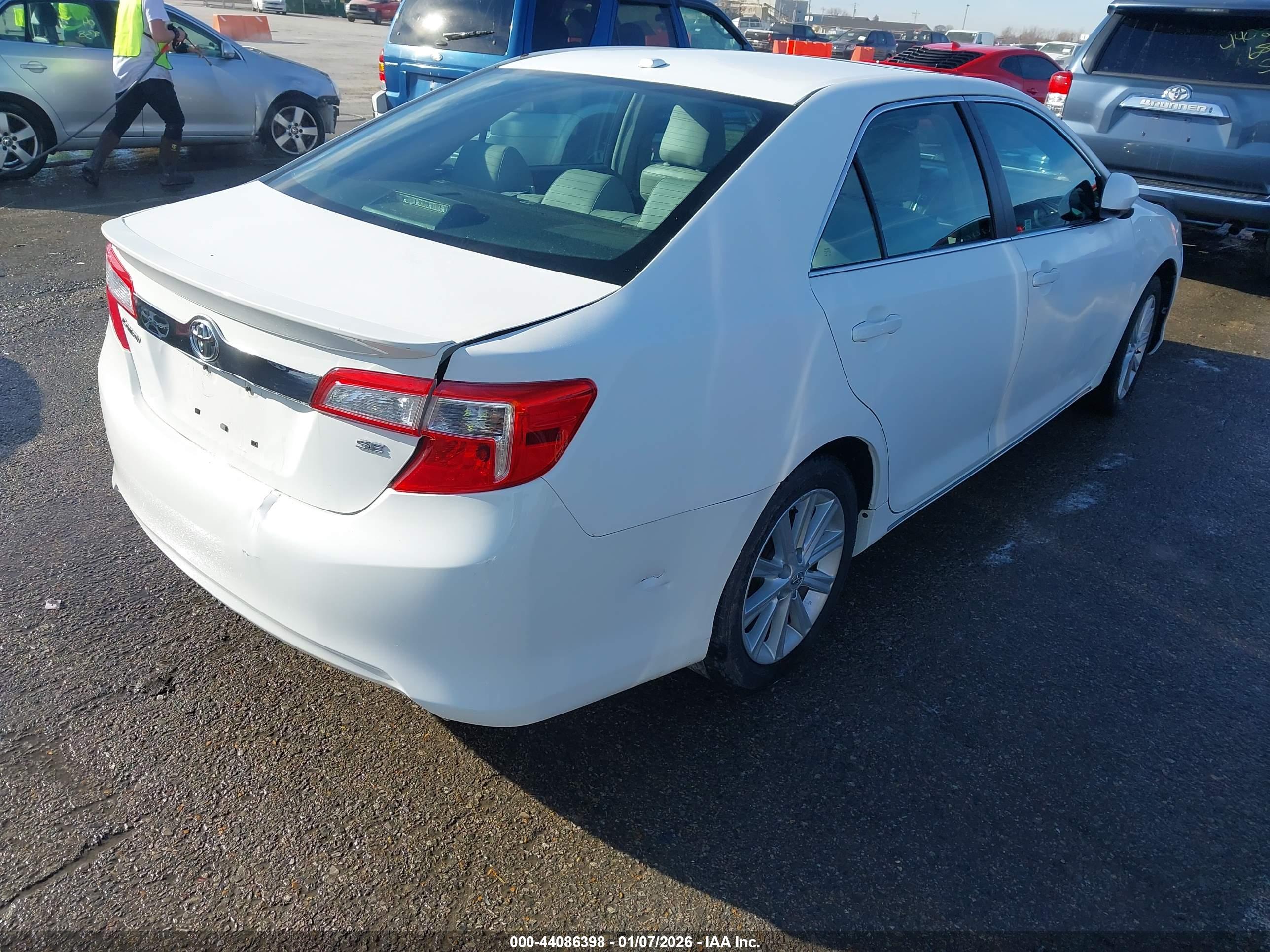 TOYOTA CAMRY image 4