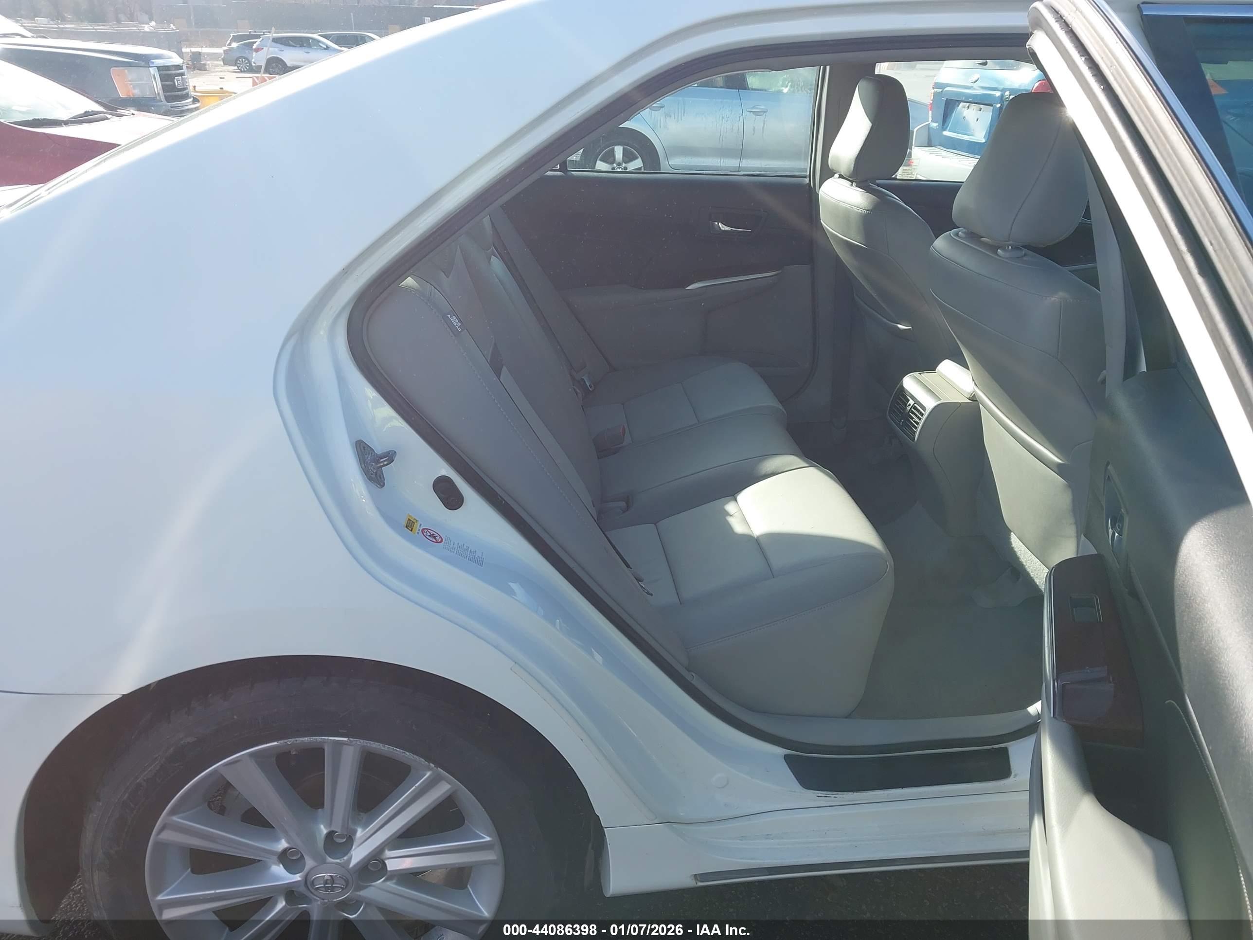 TOYOTA CAMRY image 8