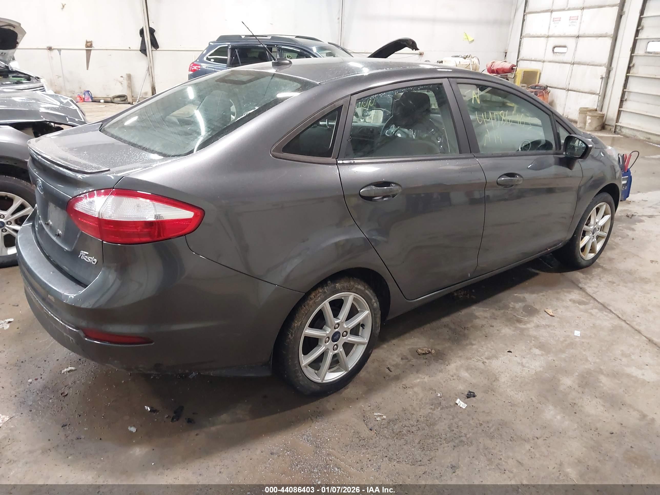 FORD FIESTA image 4