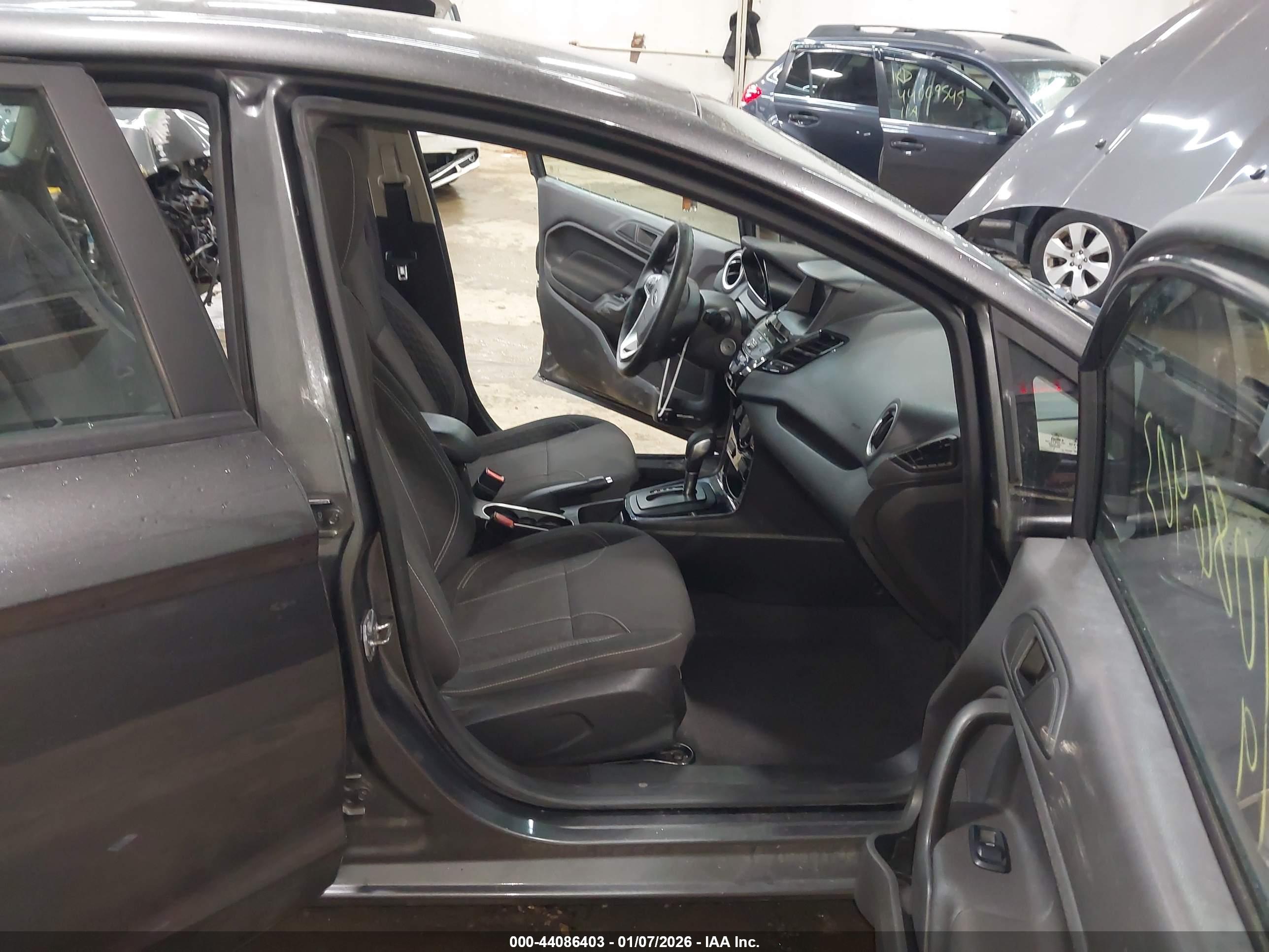 FORD FIESTA image 5