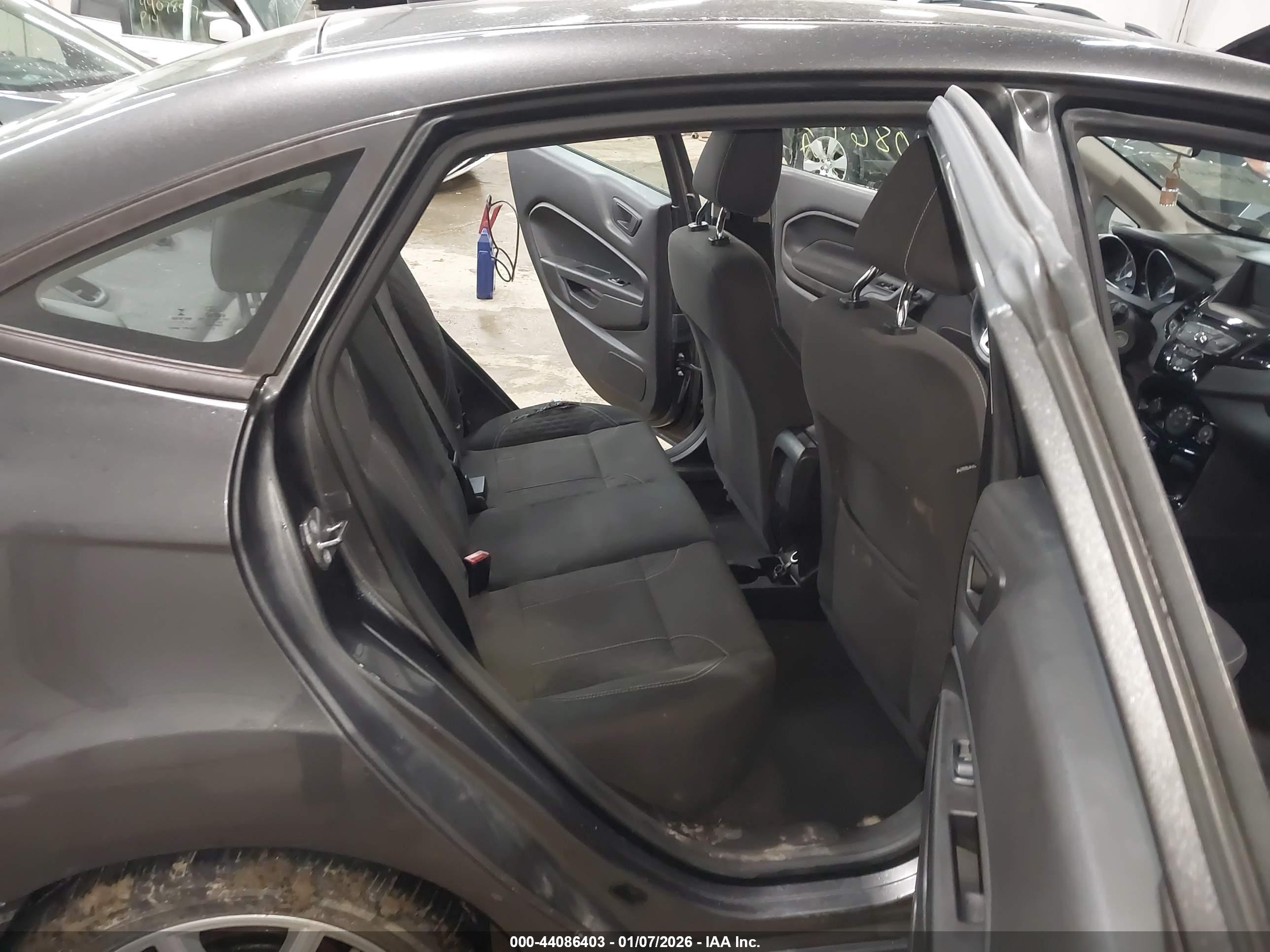 FORD FIESTA image 8