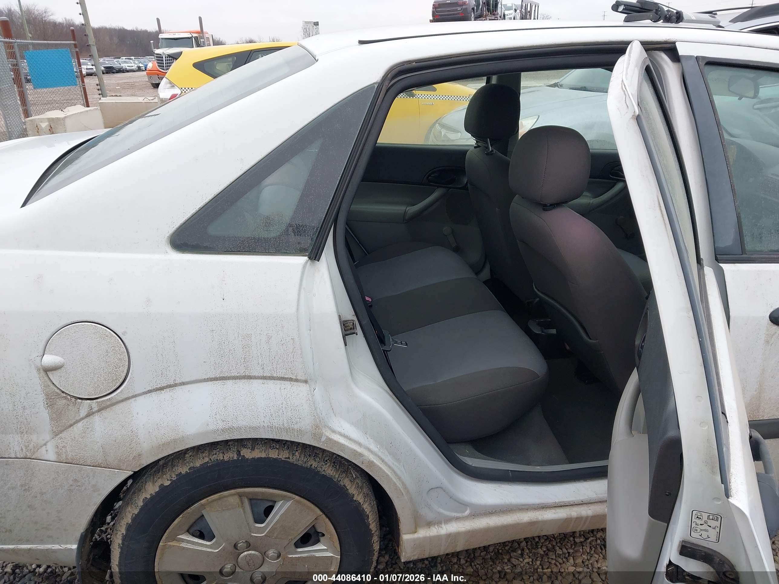 FORD FOCUS image 8