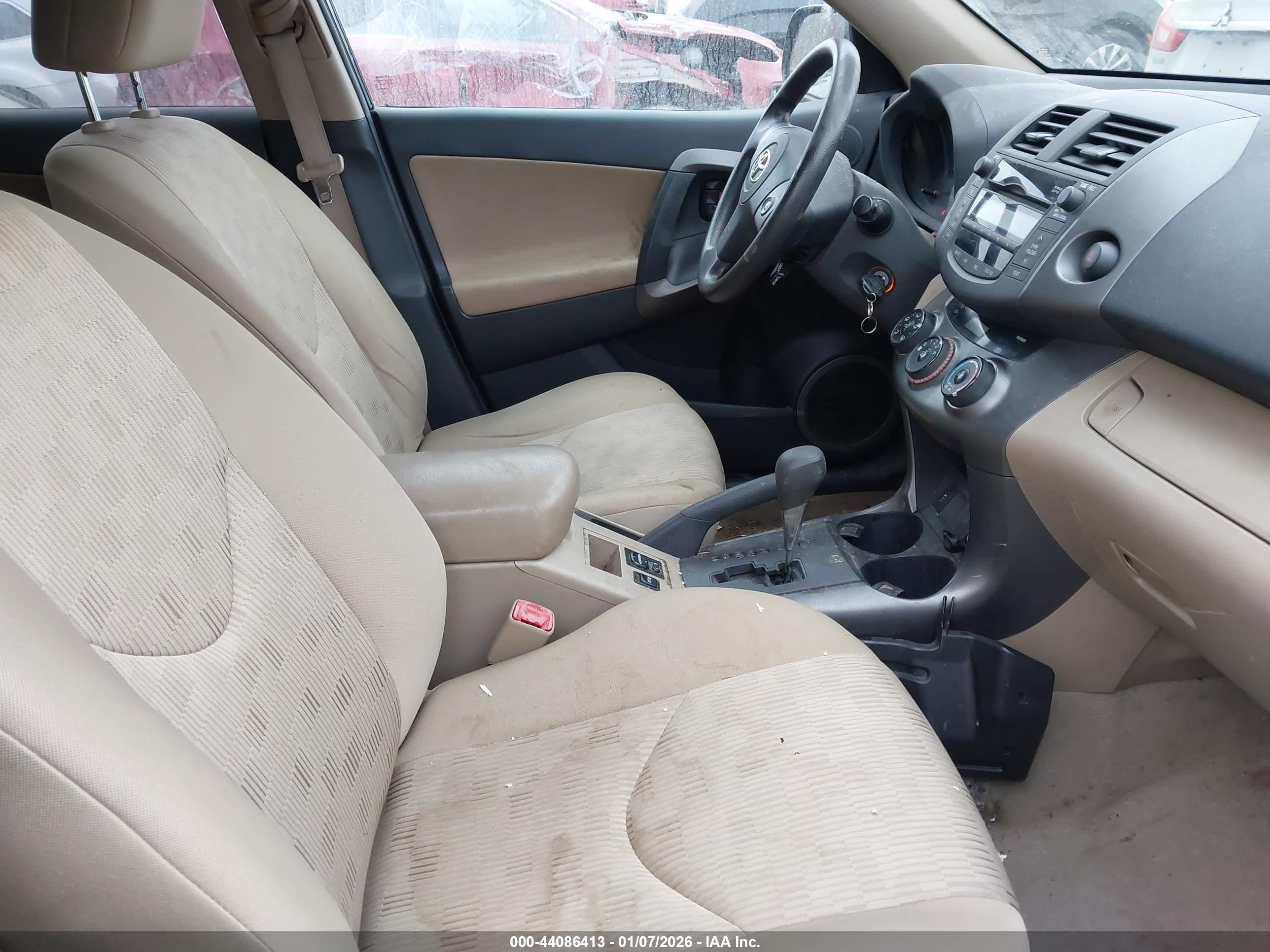 TOYOTA RAV4 image 5