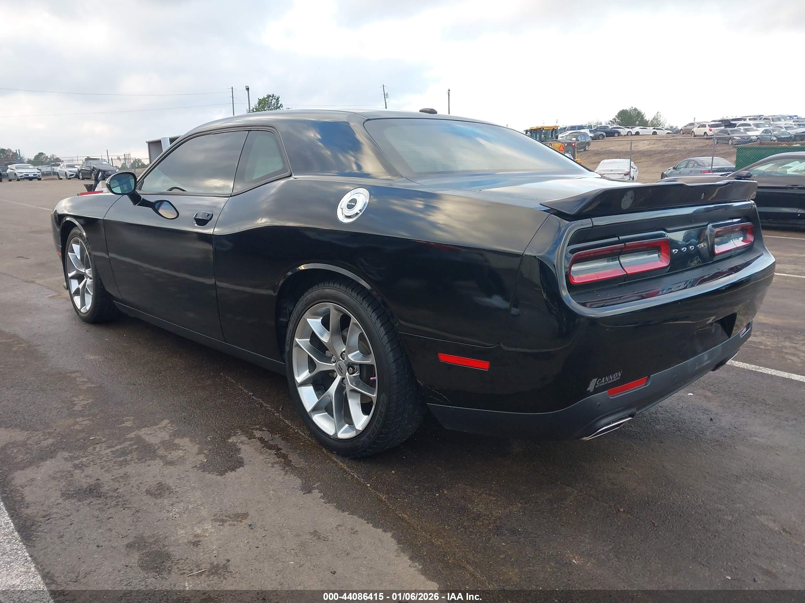 DODGE CHALLENGER image 3