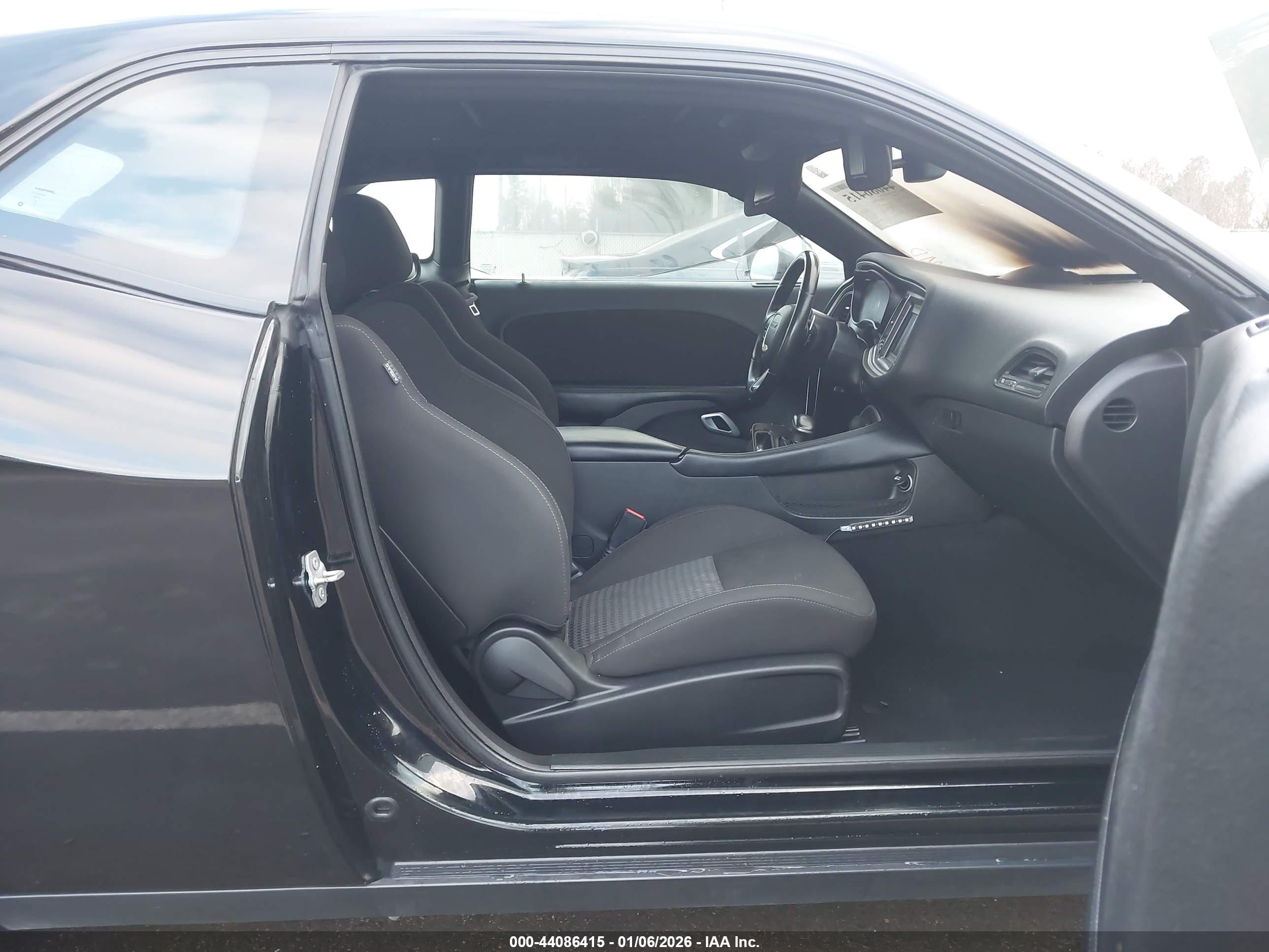 DODGE CHALLENGER image 5