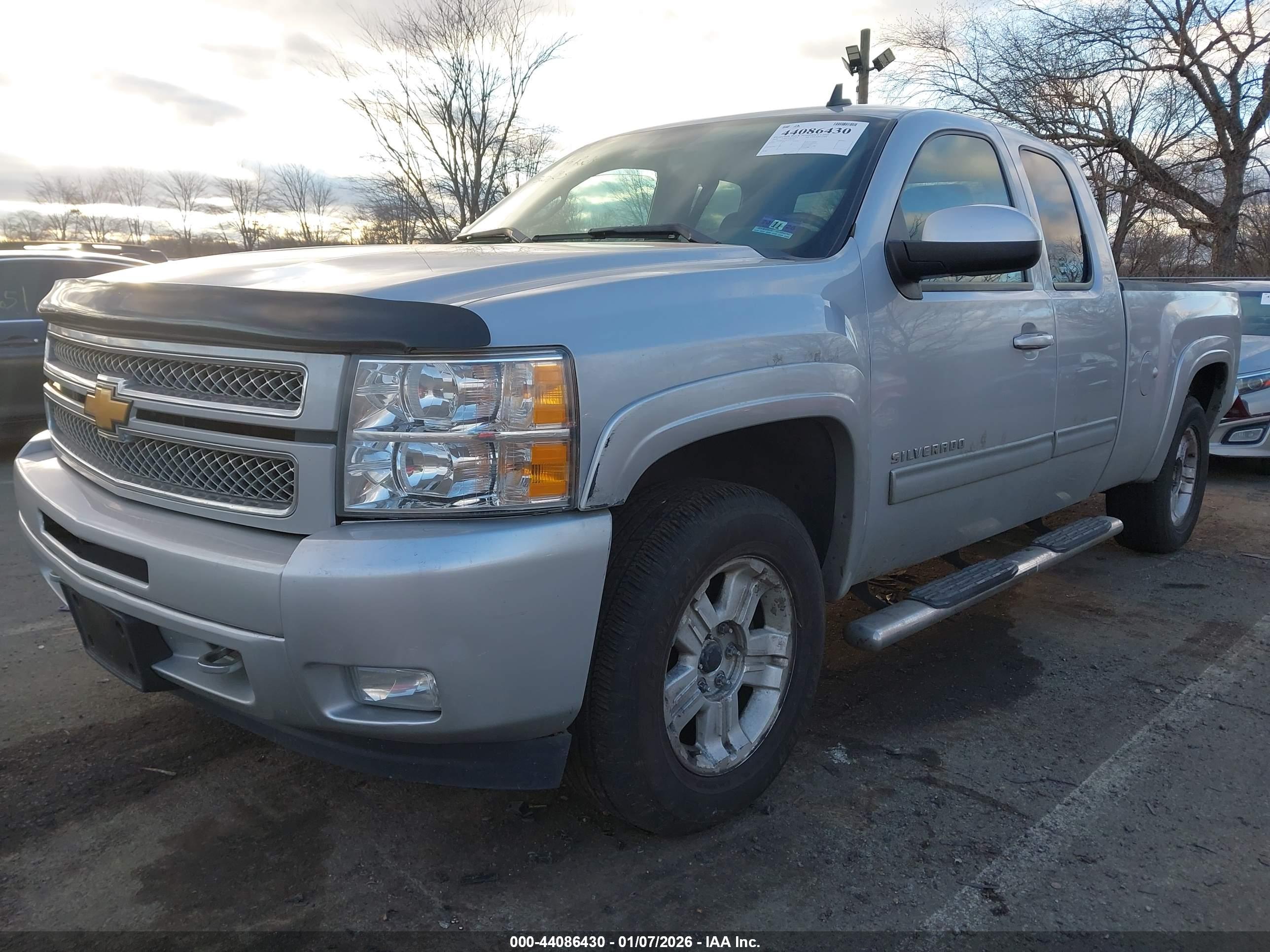 CHEVROLET SILVERADO image 2