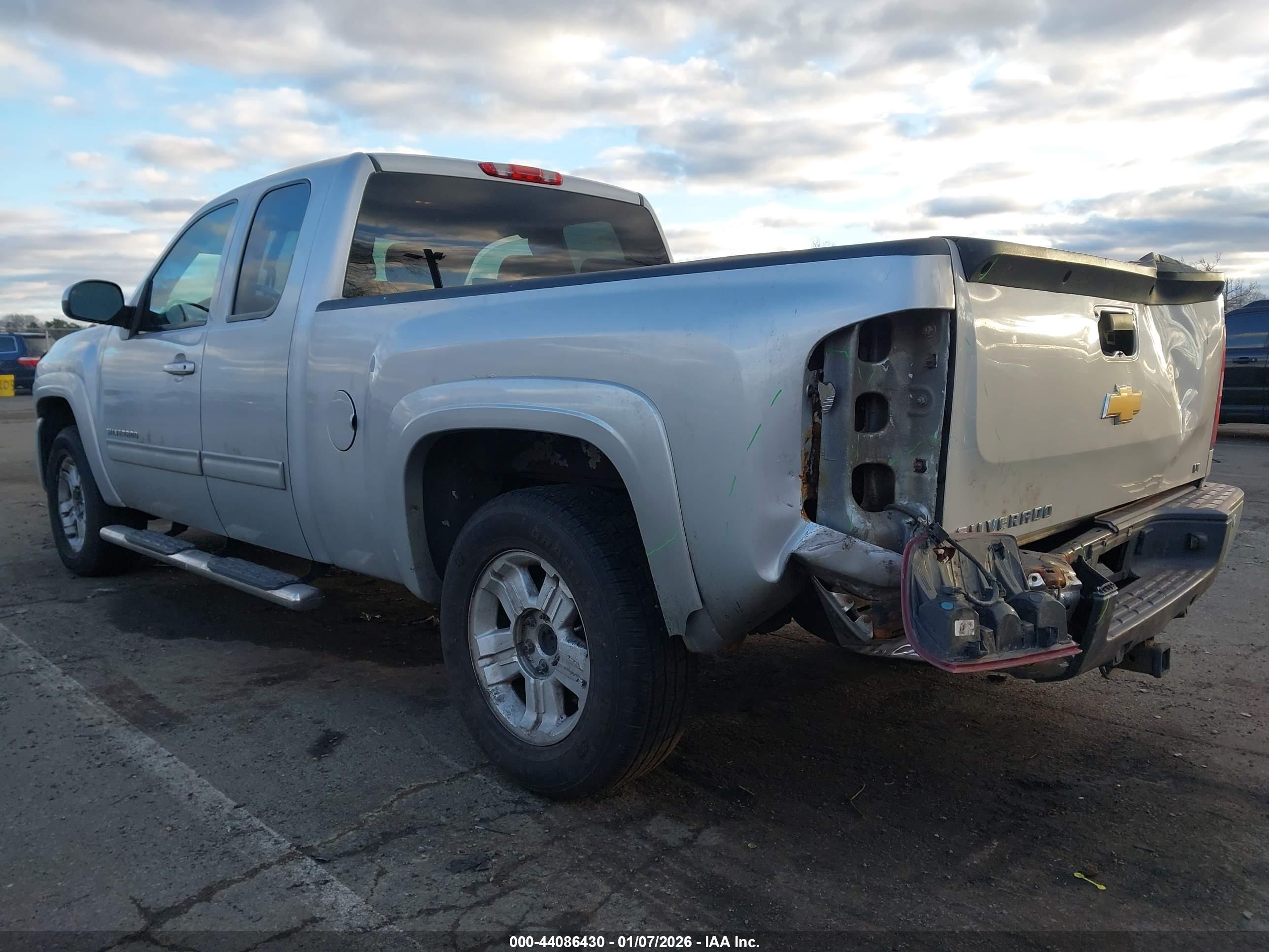 CHEVROLET SILVERADO image 3
