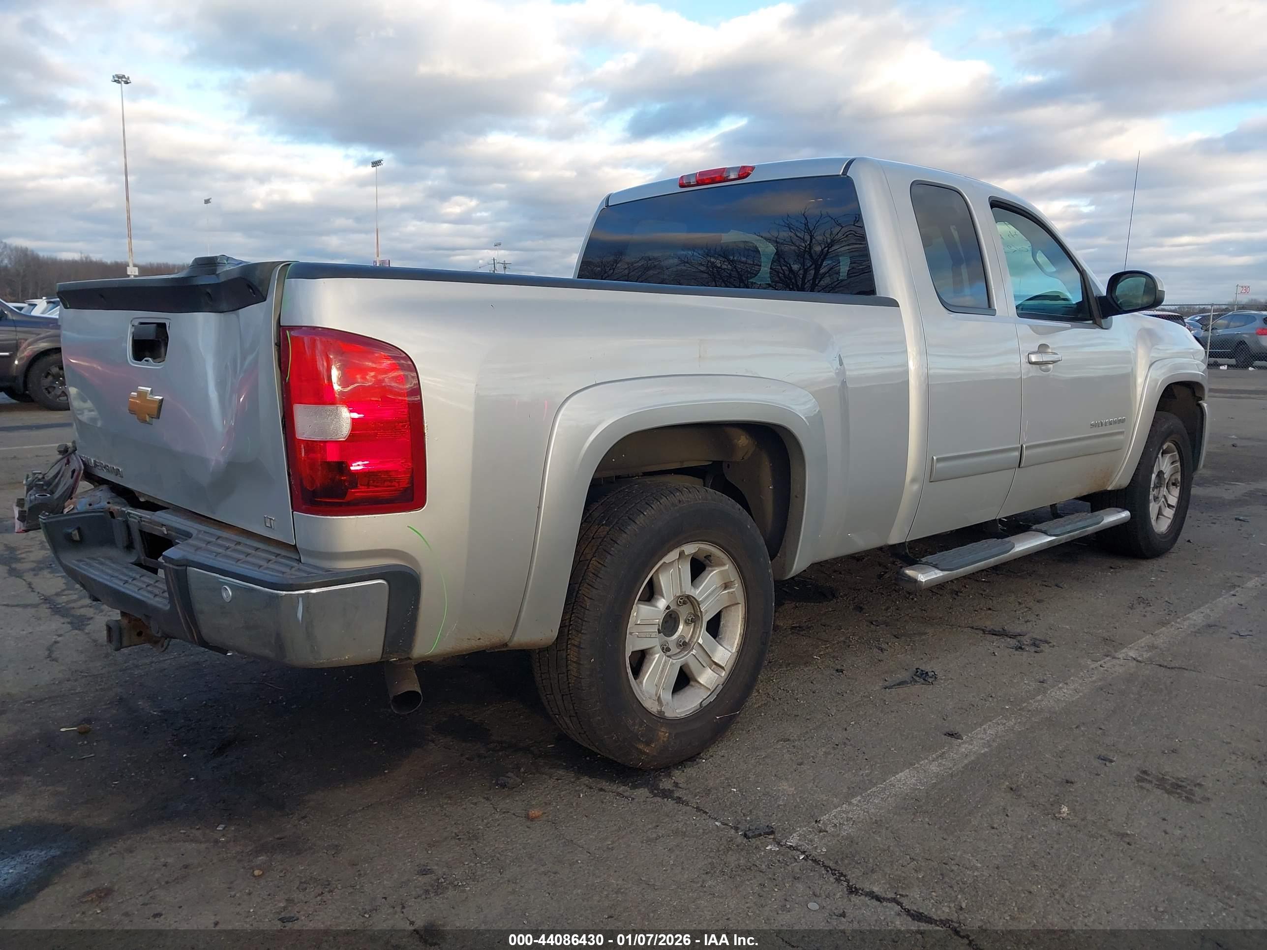 CHEVROLET SILVERADO image 4