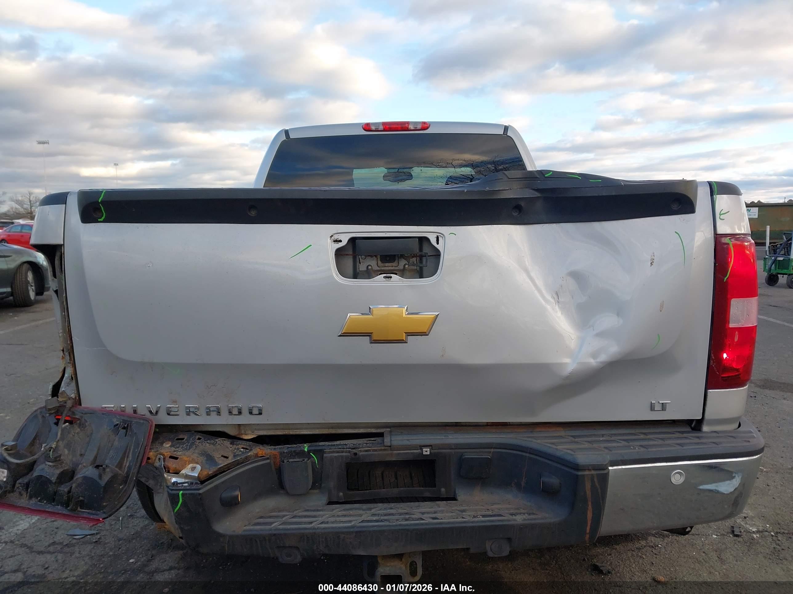 CHEVROLET SILVERADO image 6
