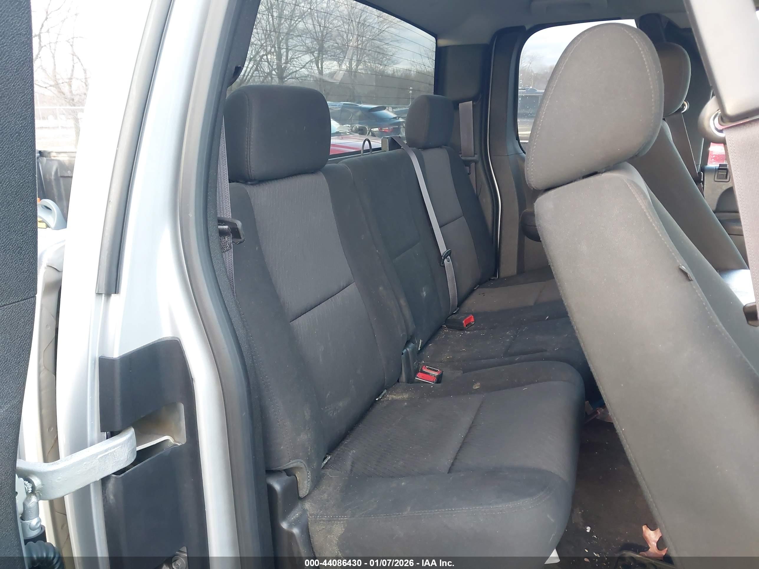 CHEVROLET SILVERADO image 8