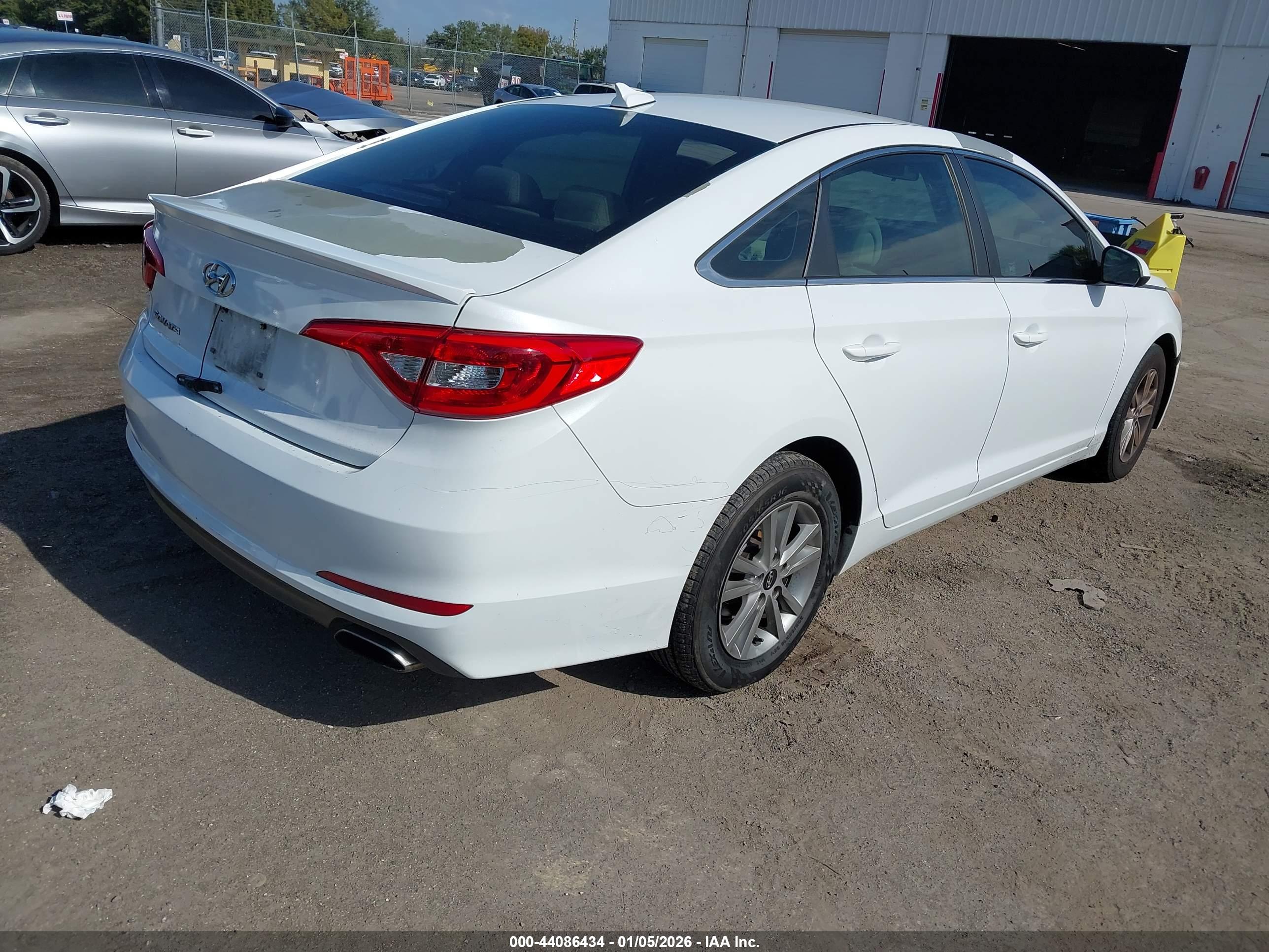 HYUNDAI SONATA image 4