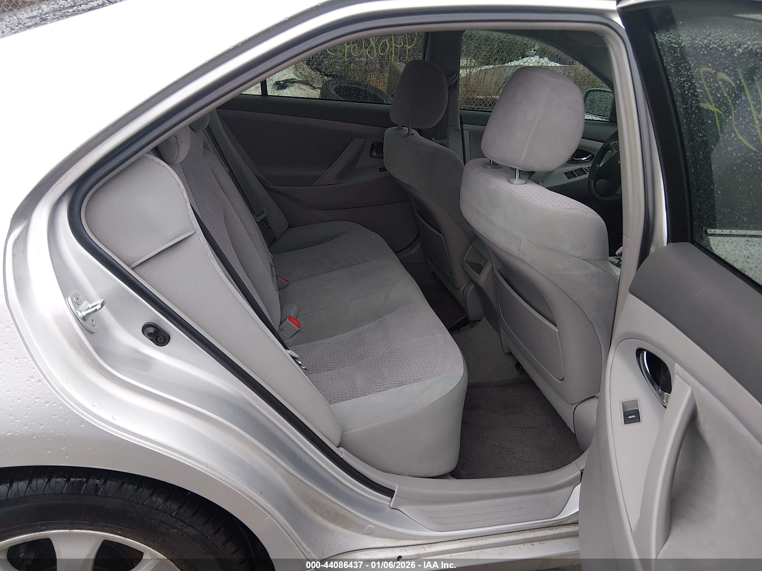 TOYOTA CAMRY image 8