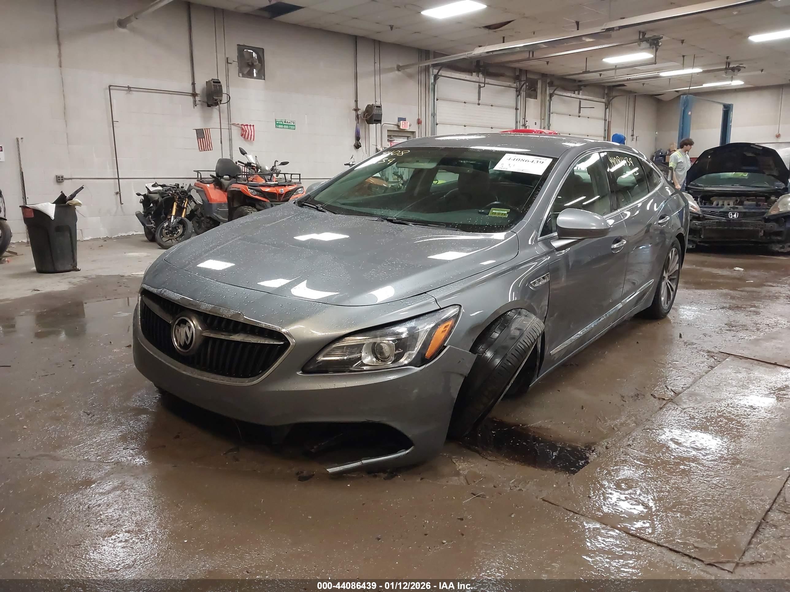 BUICK LACROSSE image 2