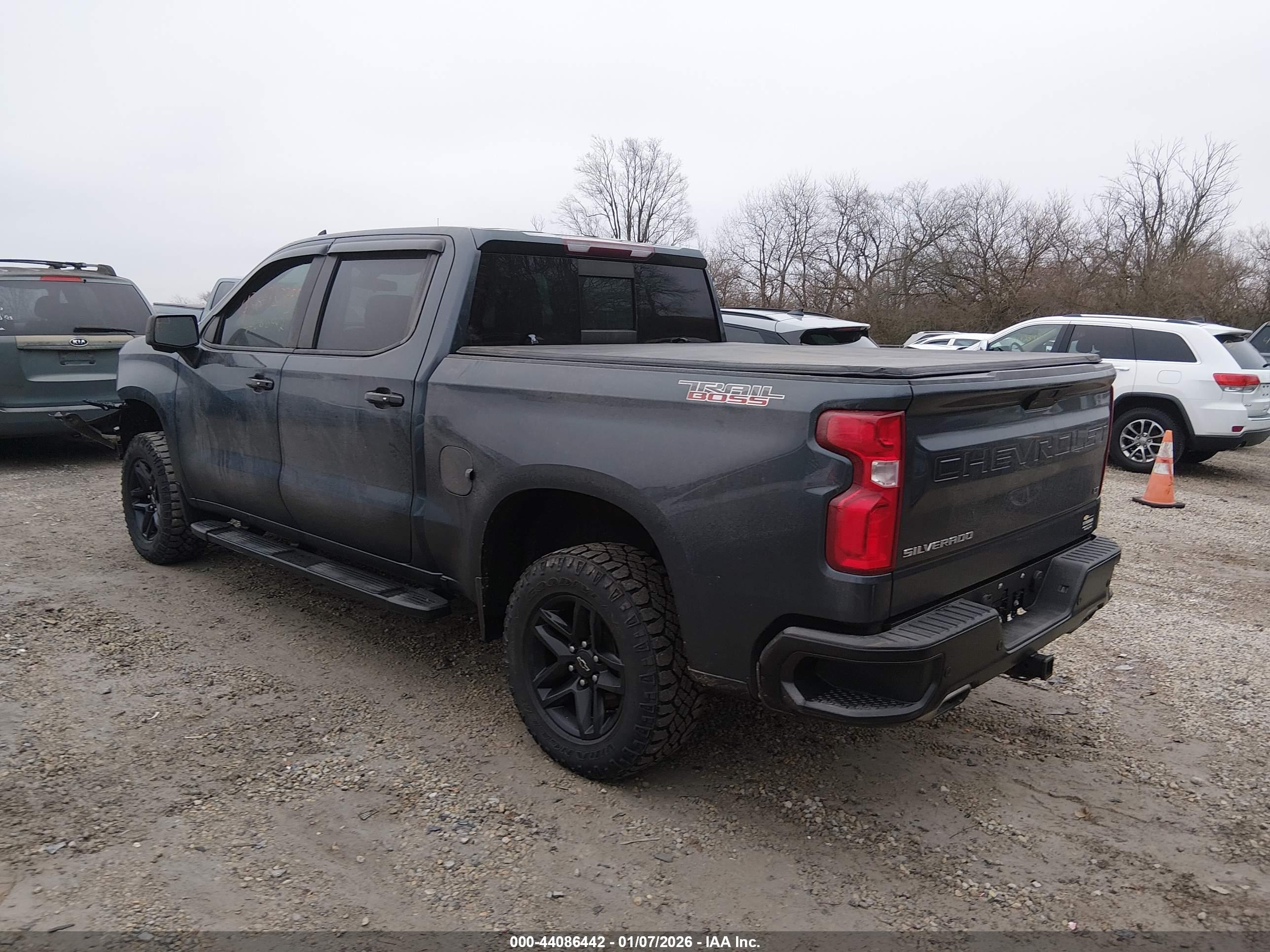 CHEVROLET SILVERADO image 3
