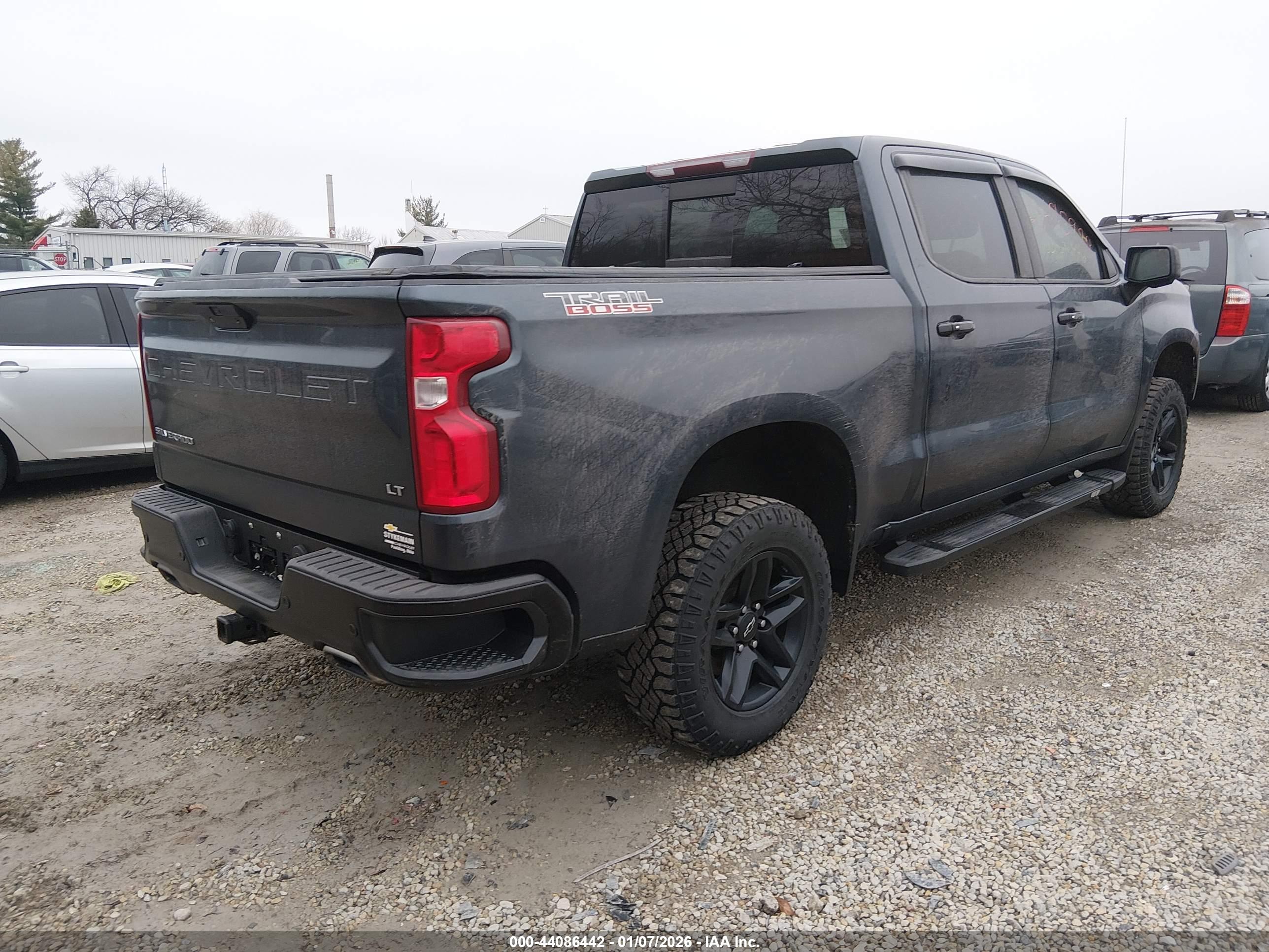 CHEVROLET SILVERADO image 4
