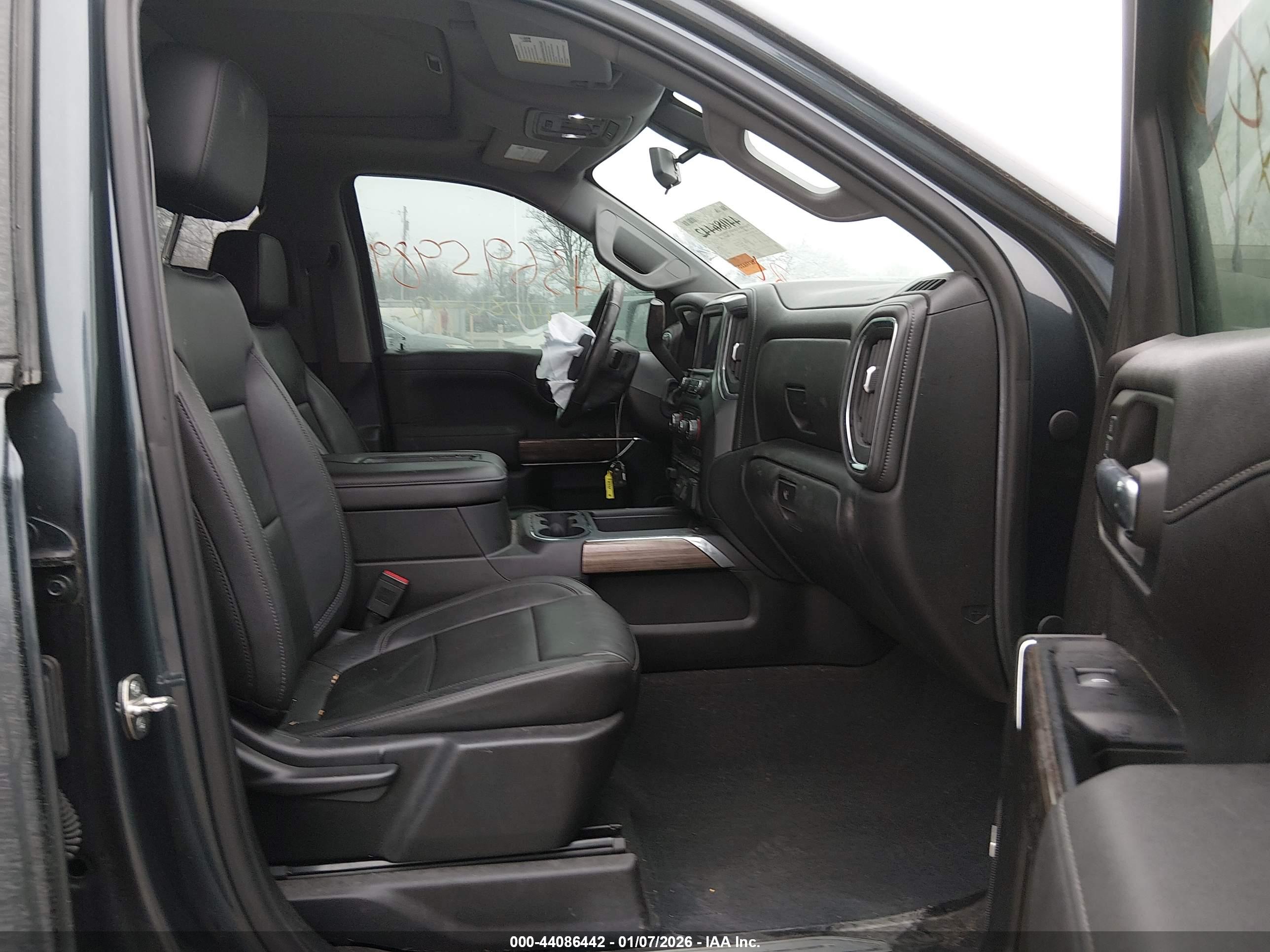 CHEVROLET SILVERADO image 5