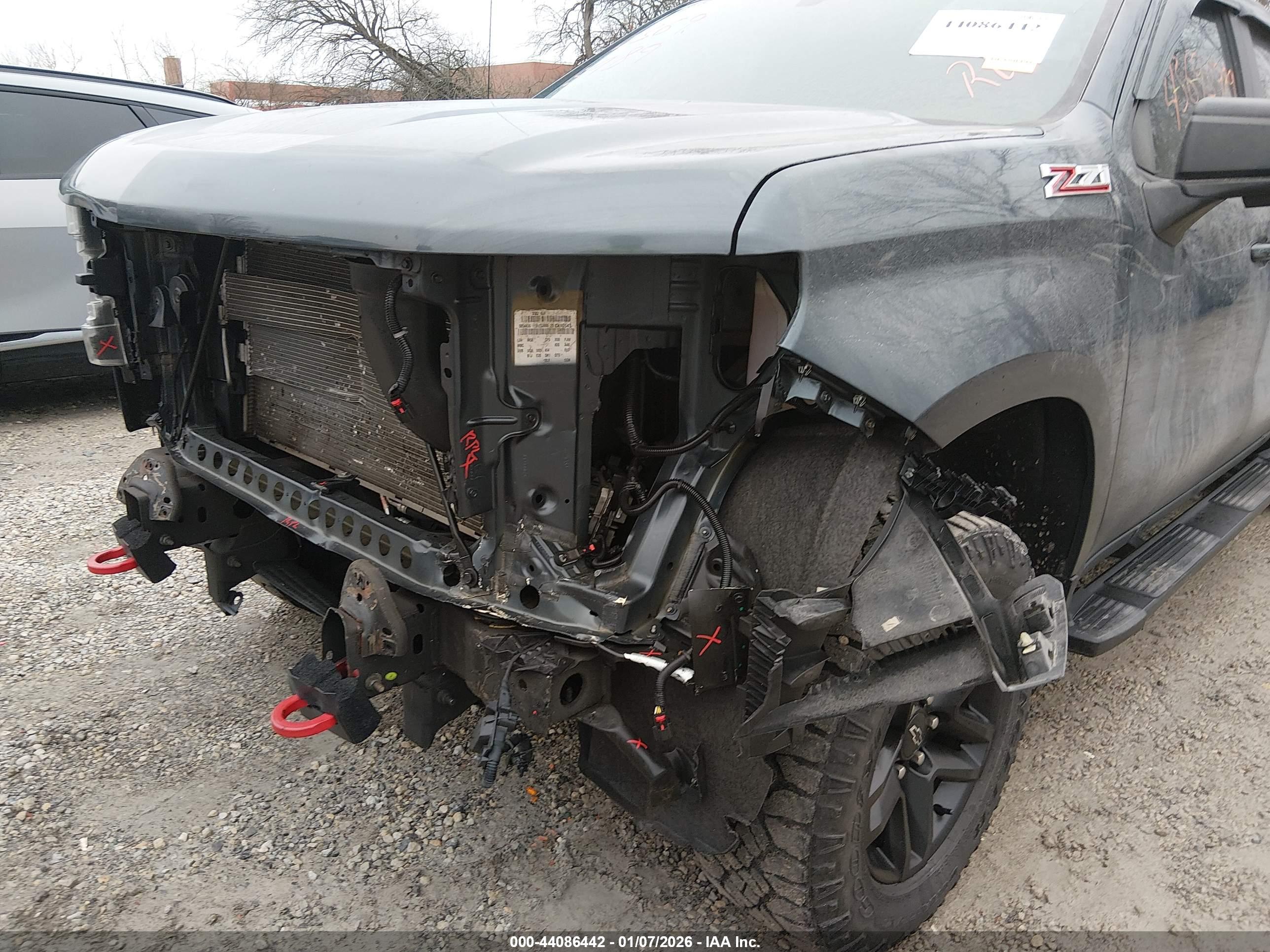CHEVROLET SILVERADO image 6