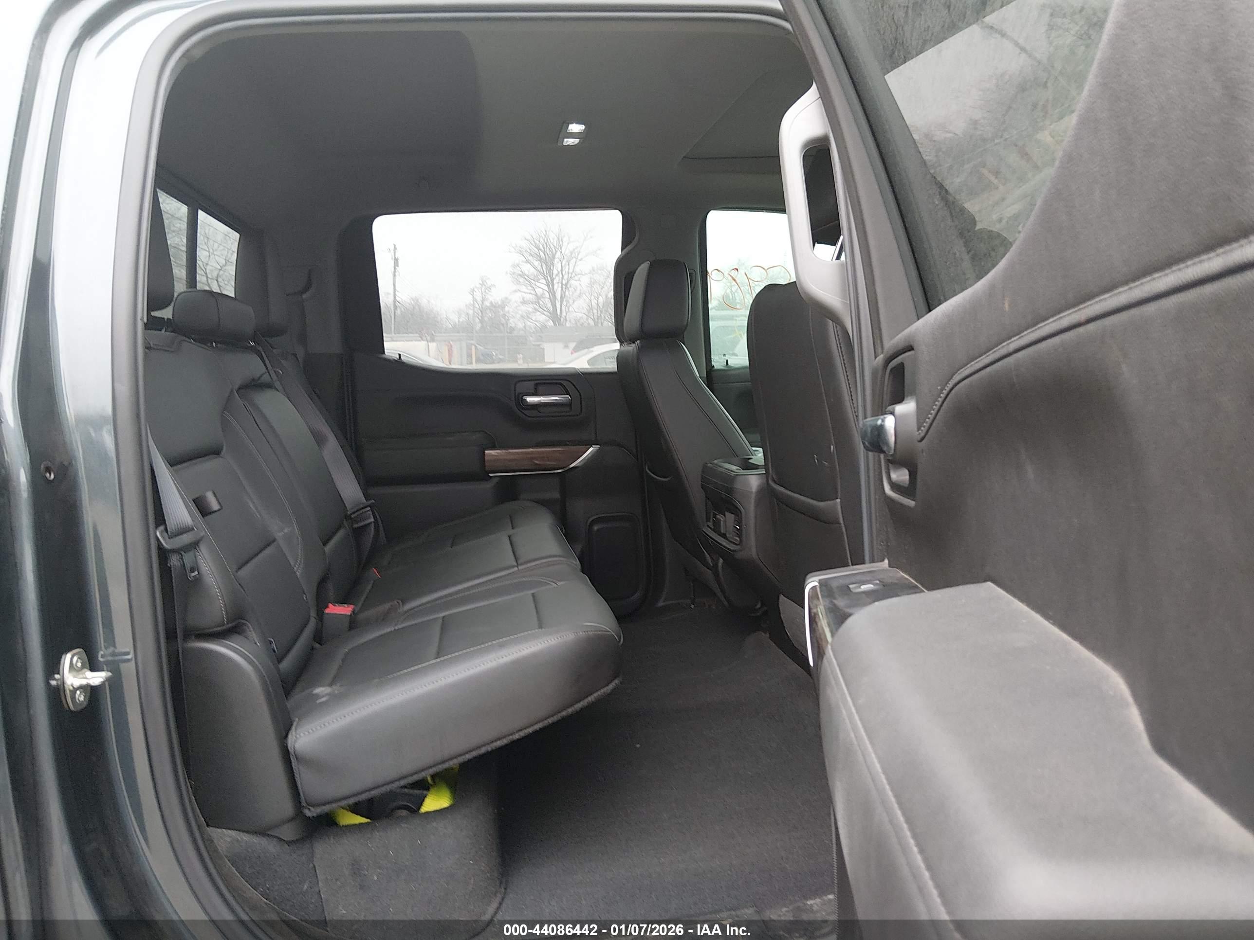 CHEVROLET SILVERADO image 8