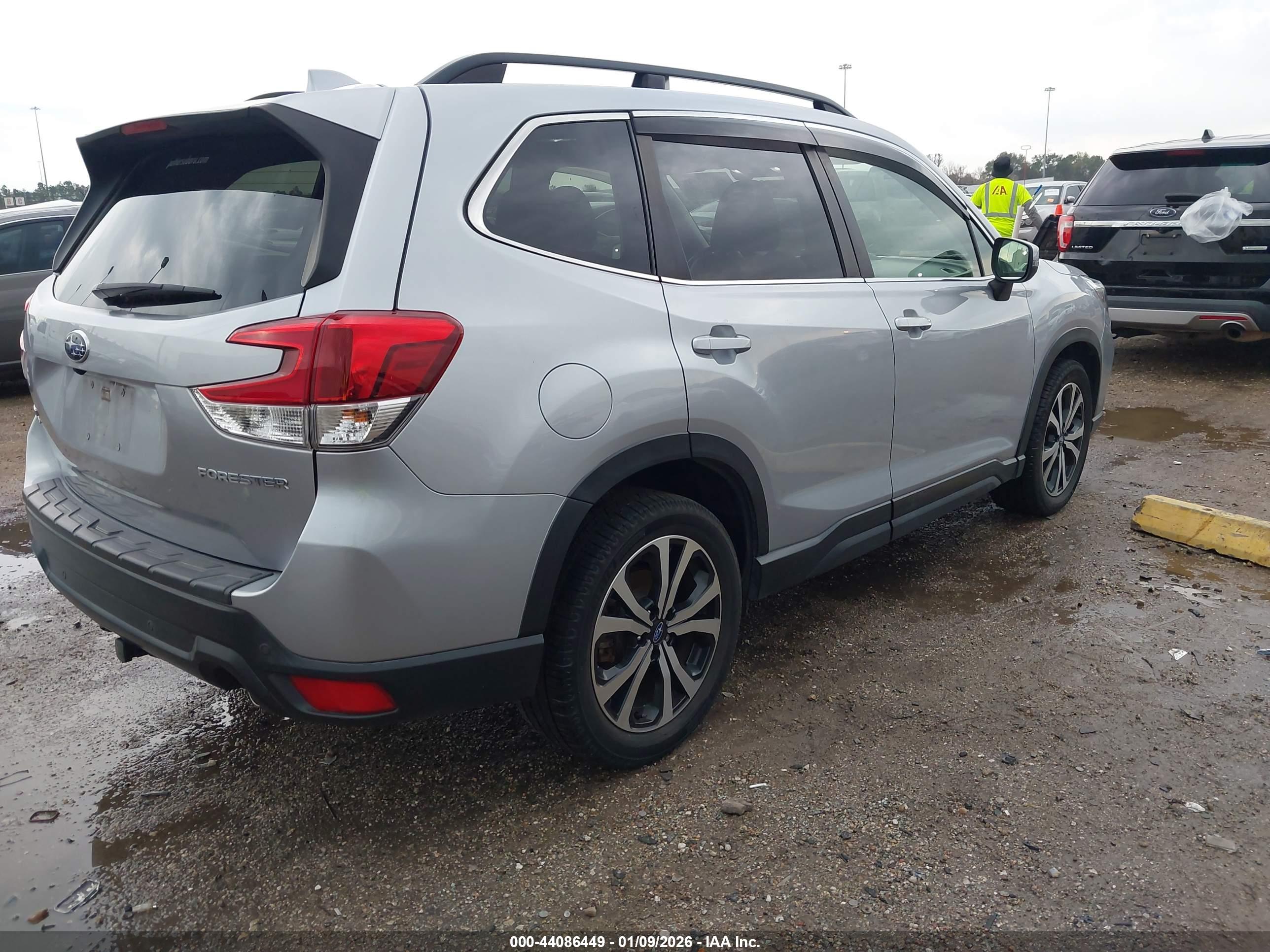 SUBARU FORESTER image 4