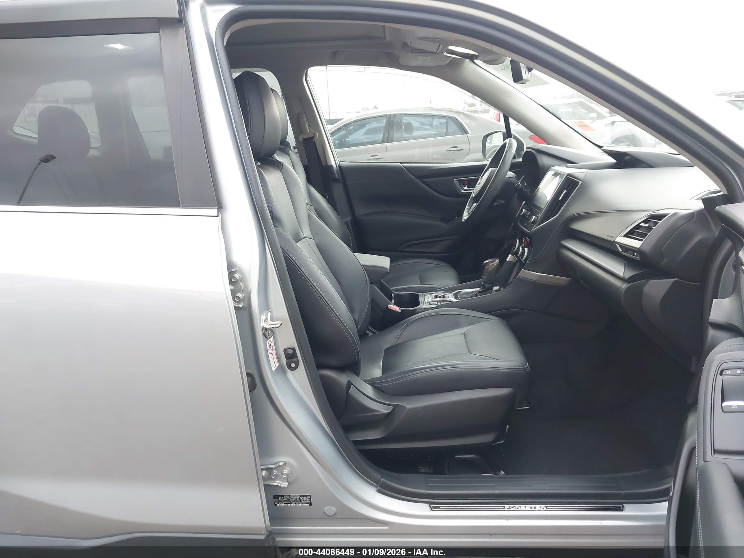 SUBARU FORESTER image 5