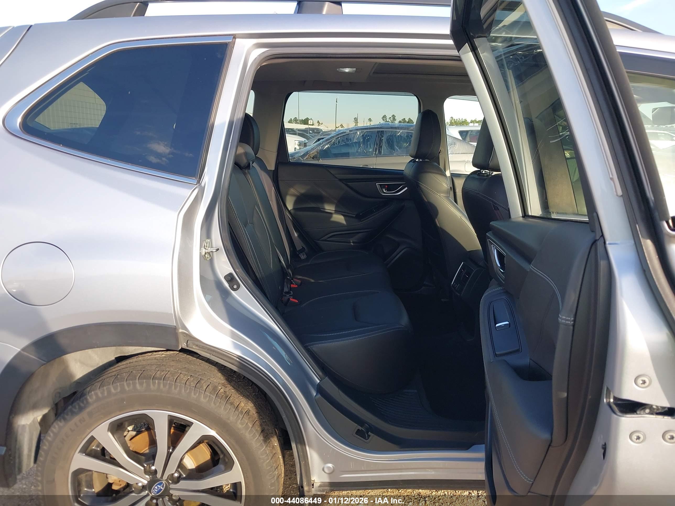 SUBARU FORESTER image 8