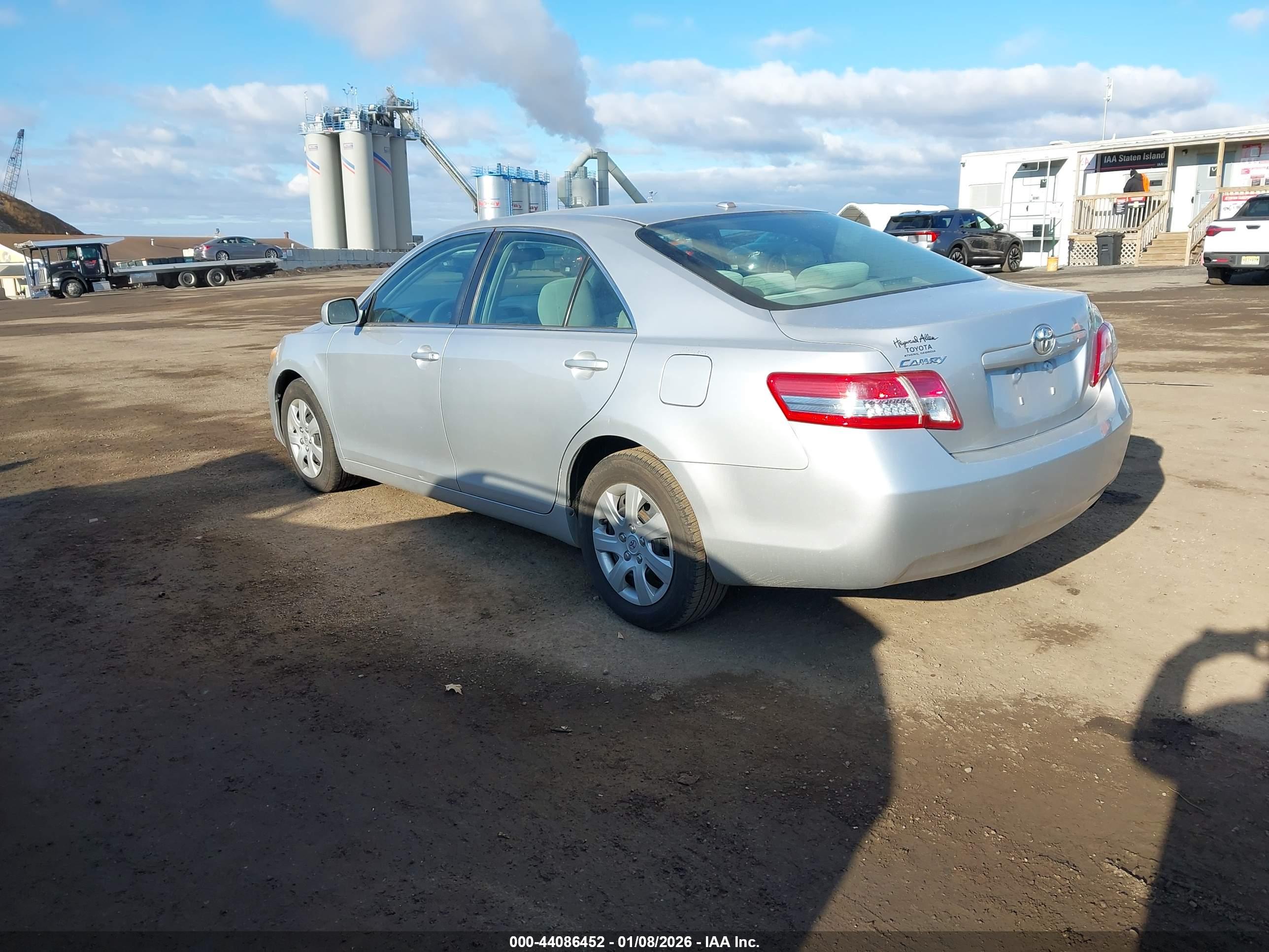 TOYOTA CAMRY image 3