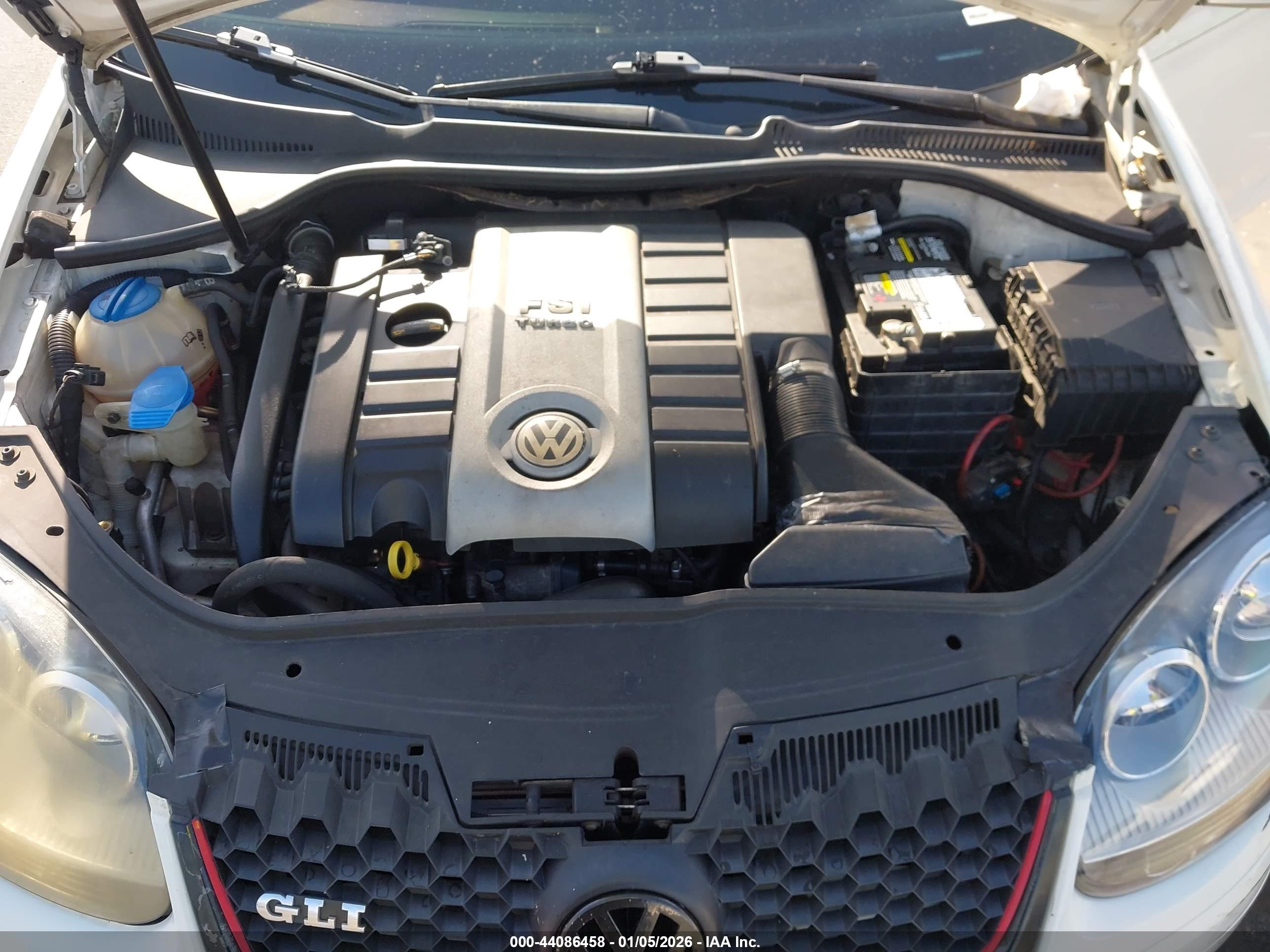 VOLKSWAGEN GLI image 10
