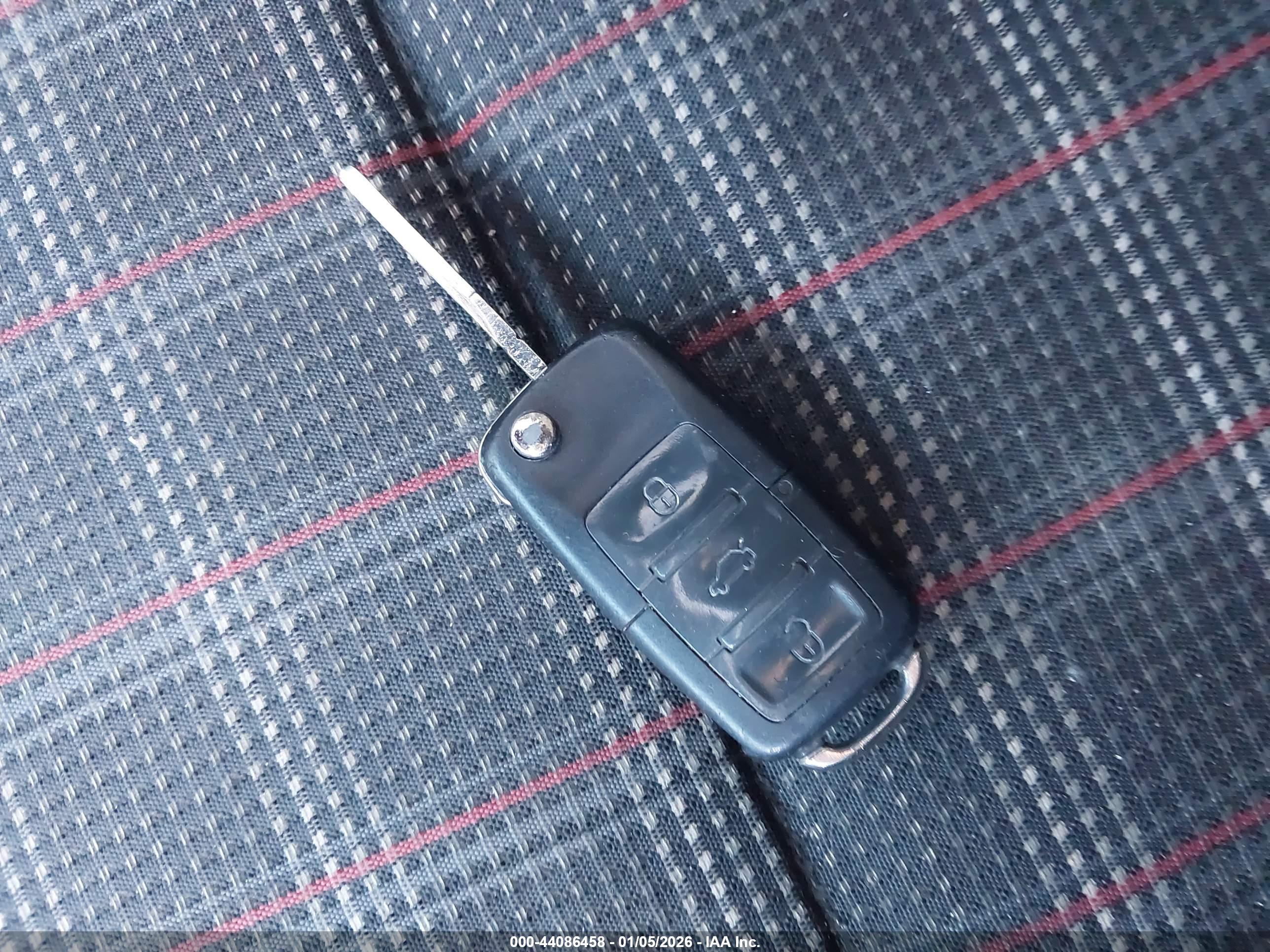 VOLKSWAGEN GLI image 11