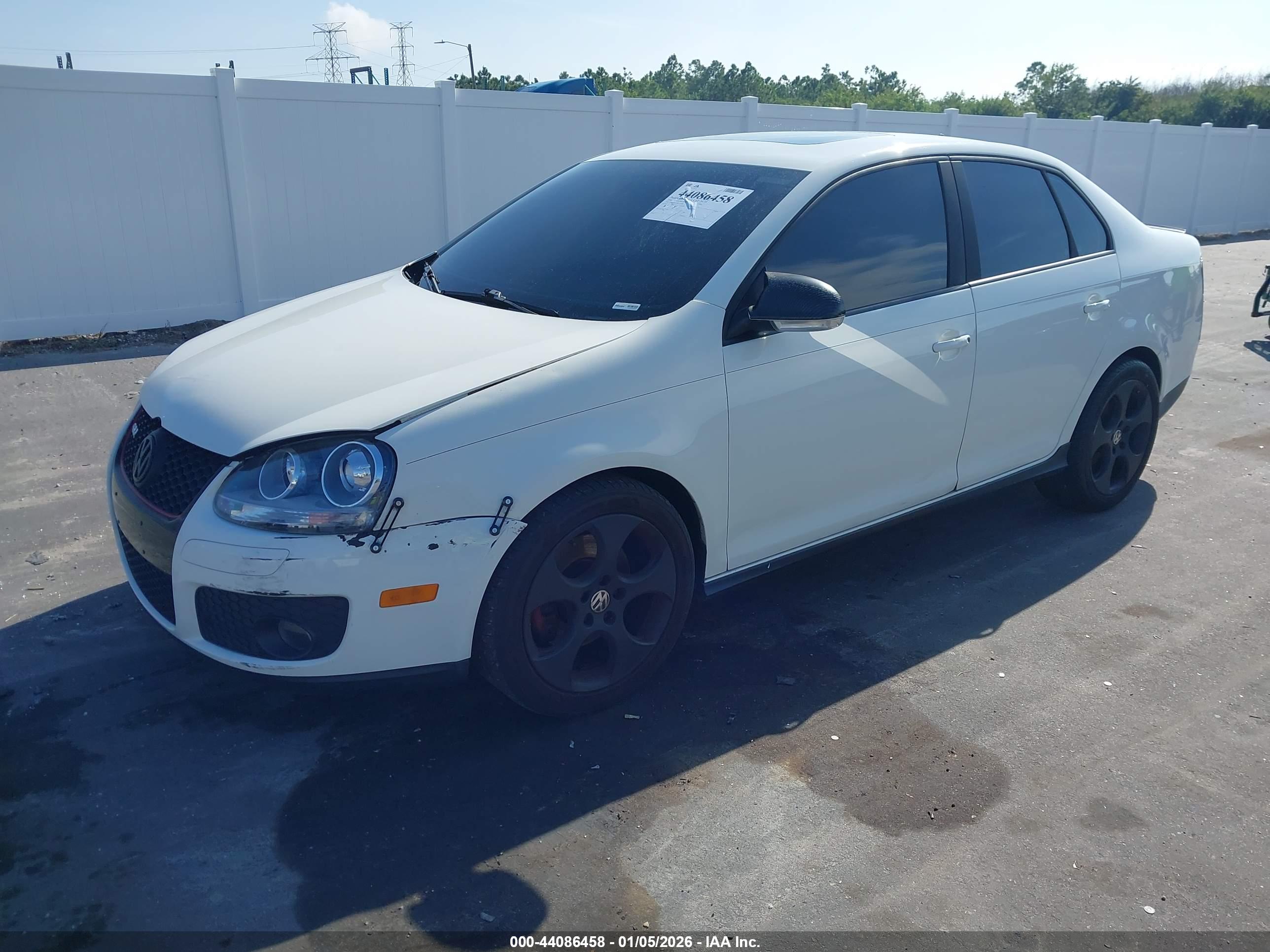 VOLKSWAGEN GLI image 2