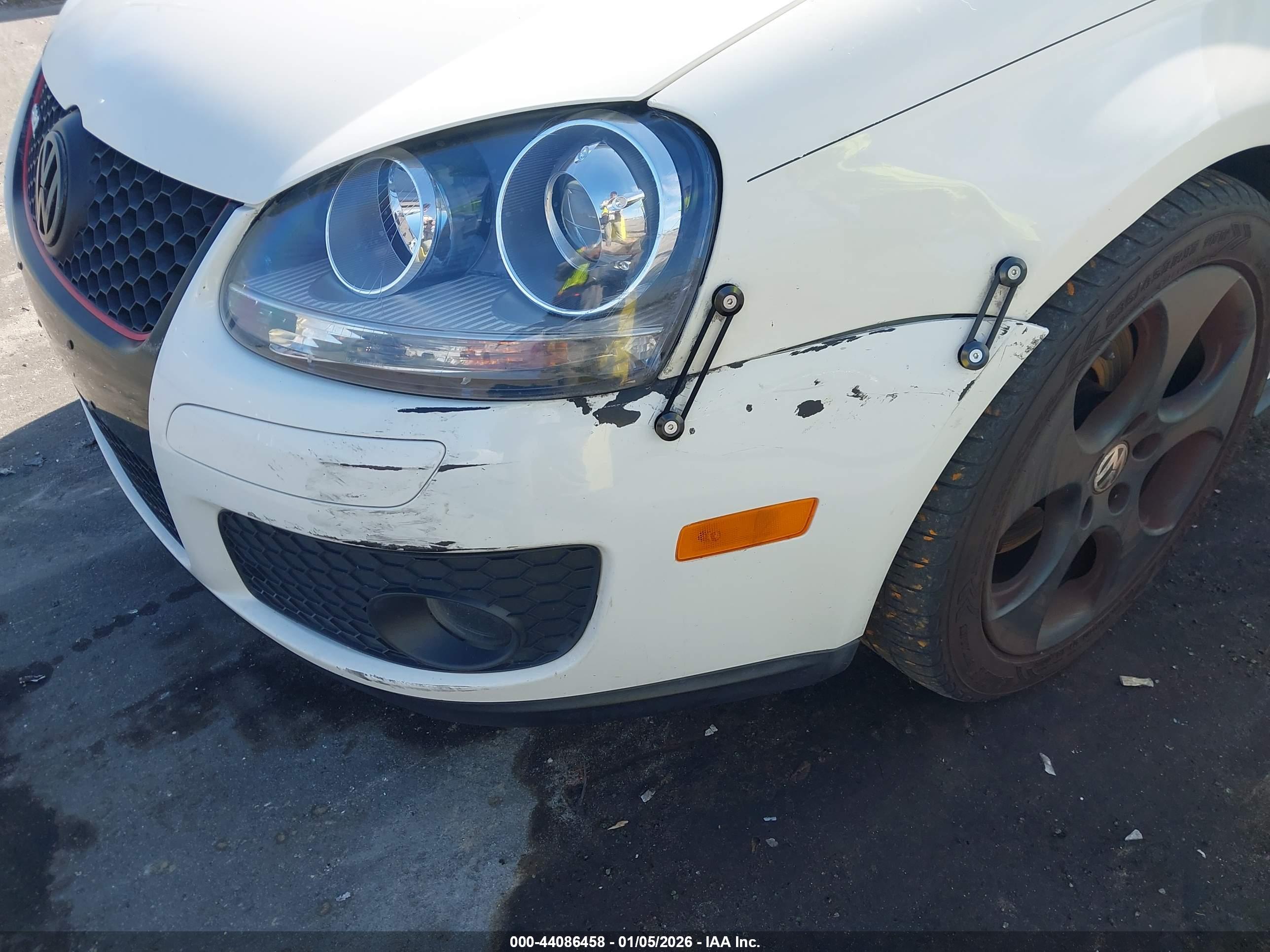 VOLKSWAGEN GLI image 6