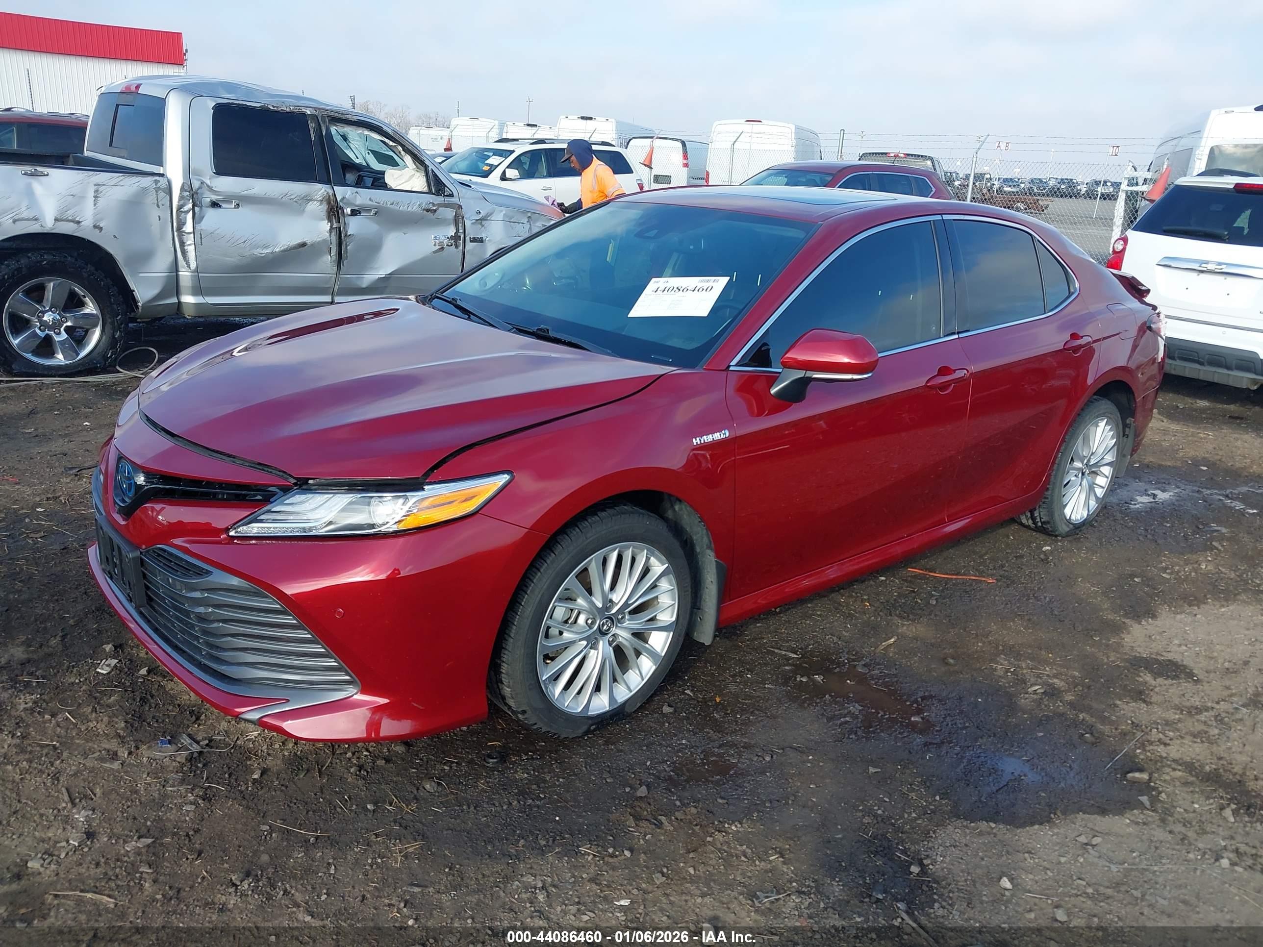 TOYOTA CAMRY image 2