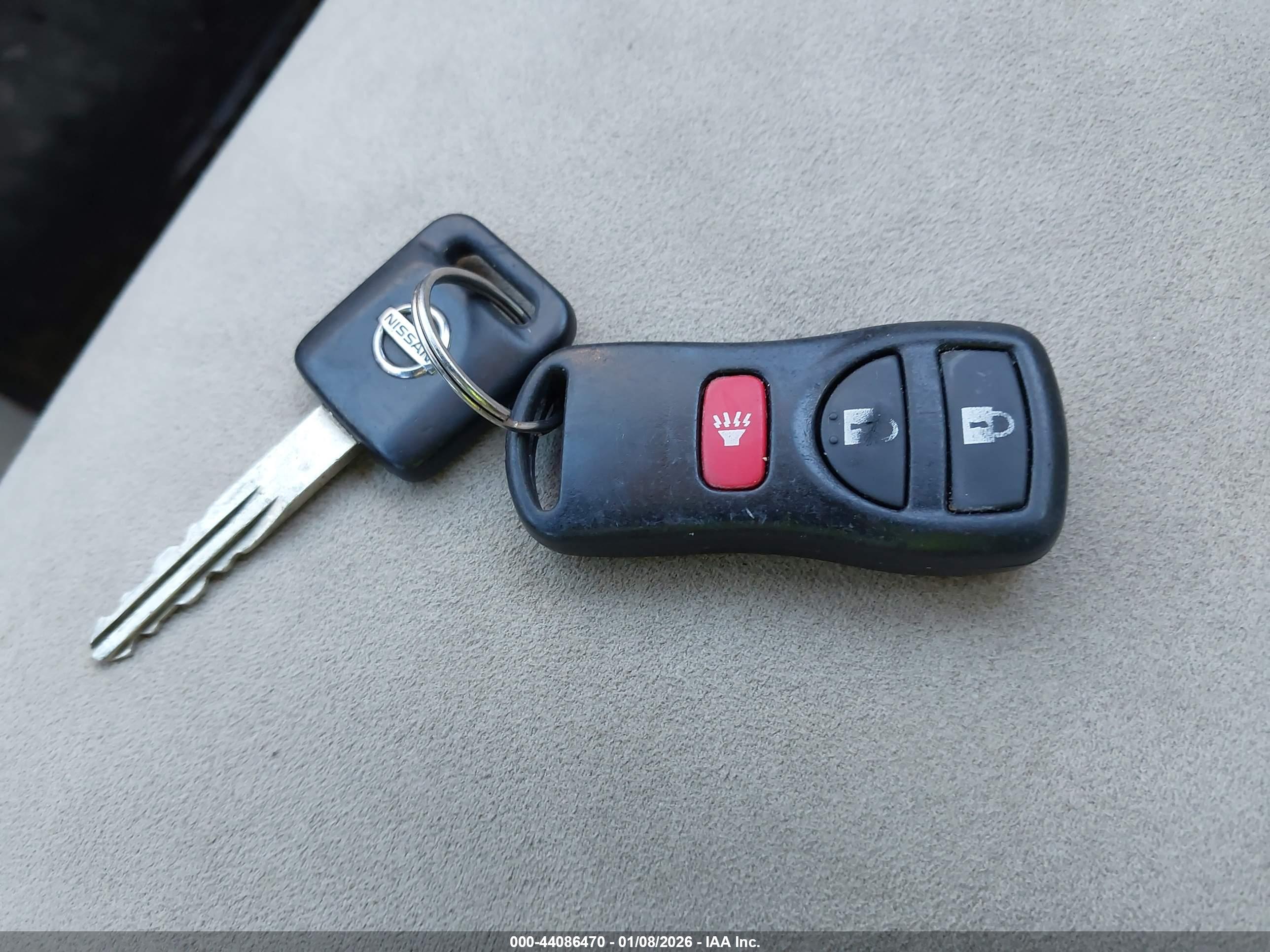 NISSAN VERSA image 11