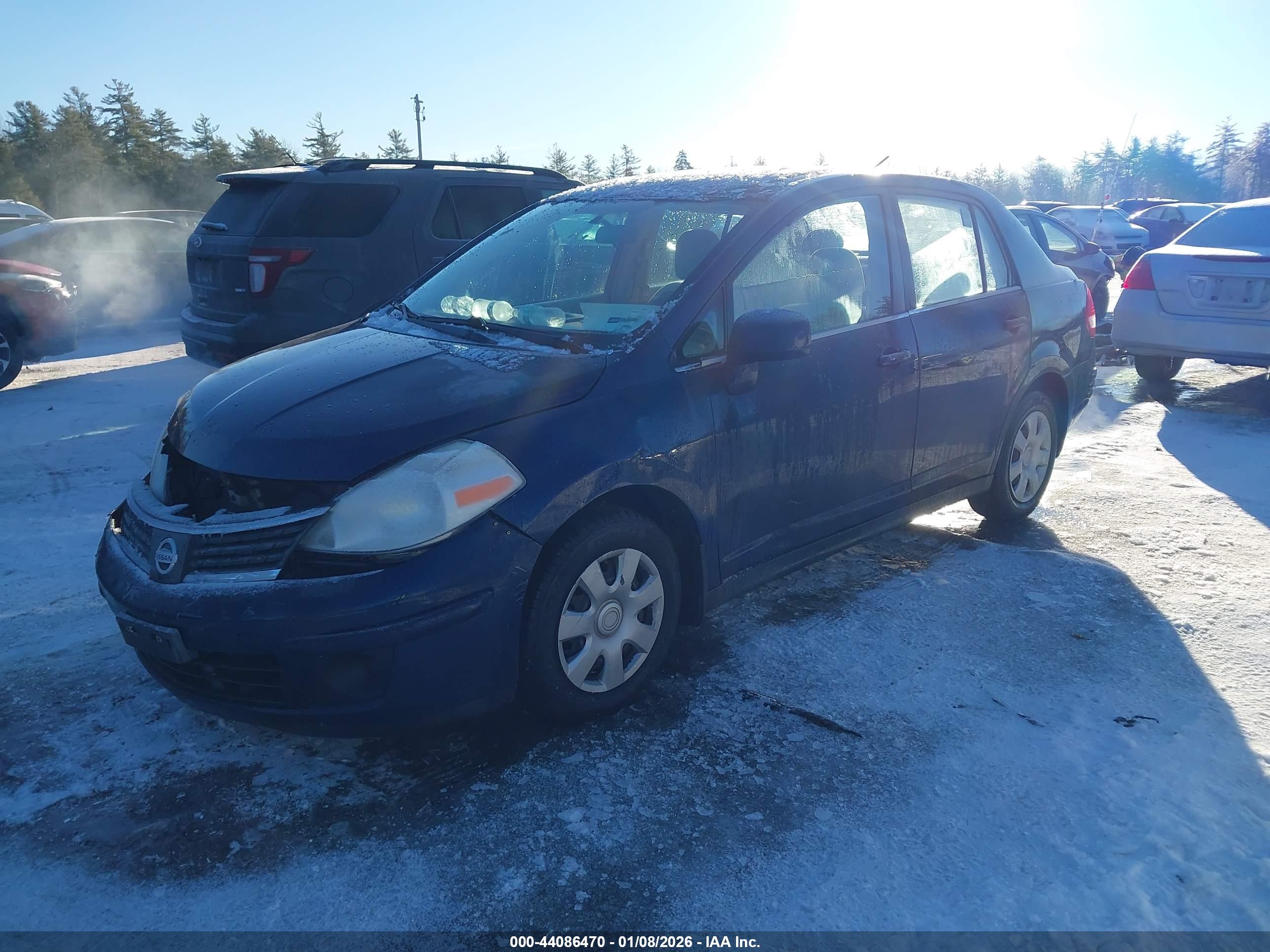 NISSAN VERSA image 2