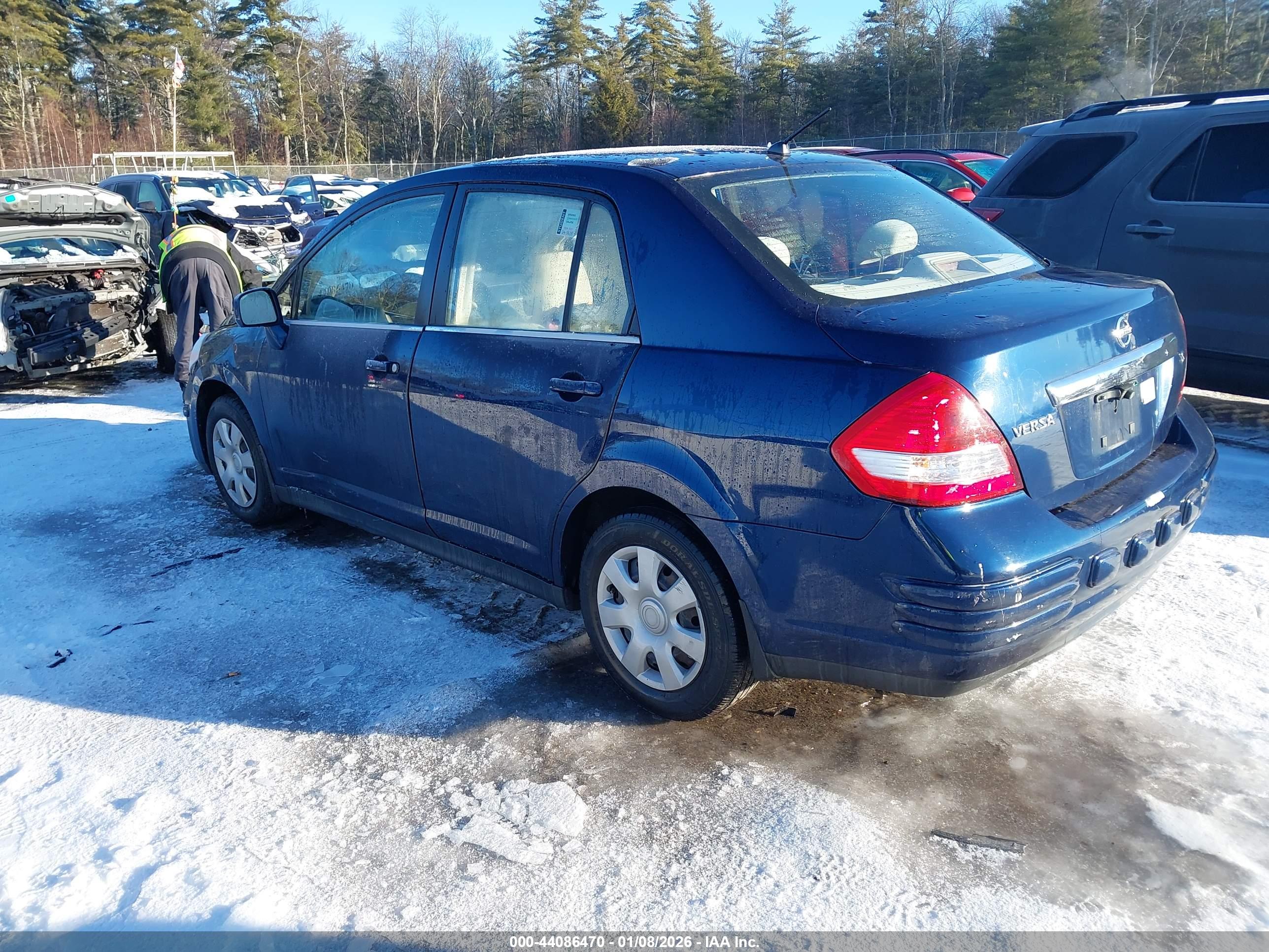 NISSAN VERSA image 3