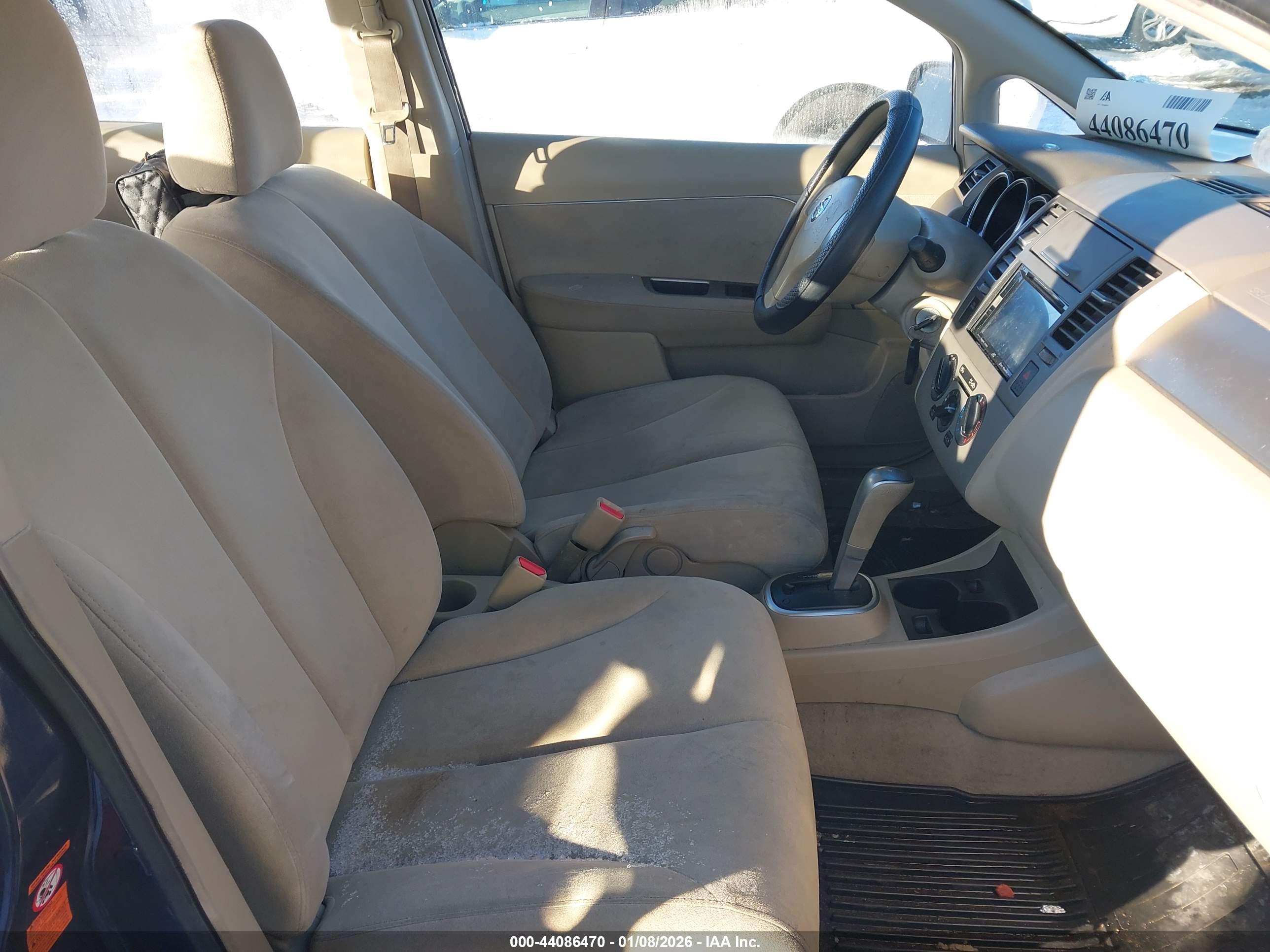NISSAN VERSA image 5