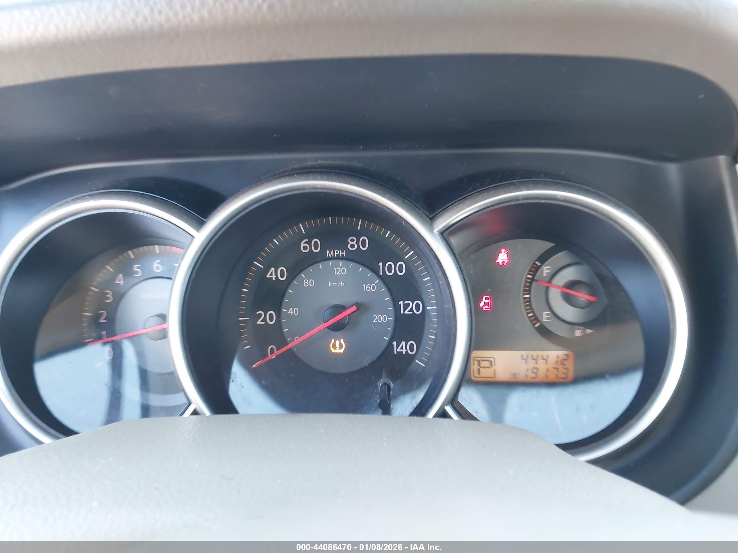NISSAN VERSA image 7