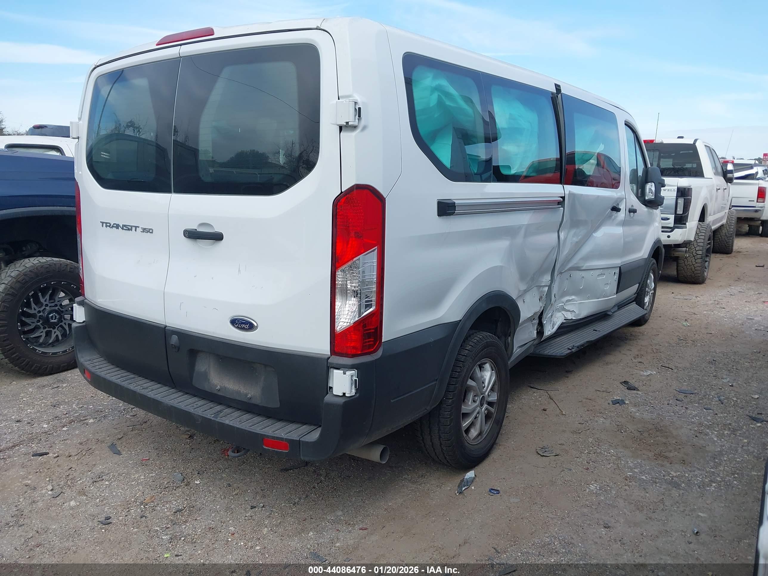 FORD TRANSIT-350 image 4