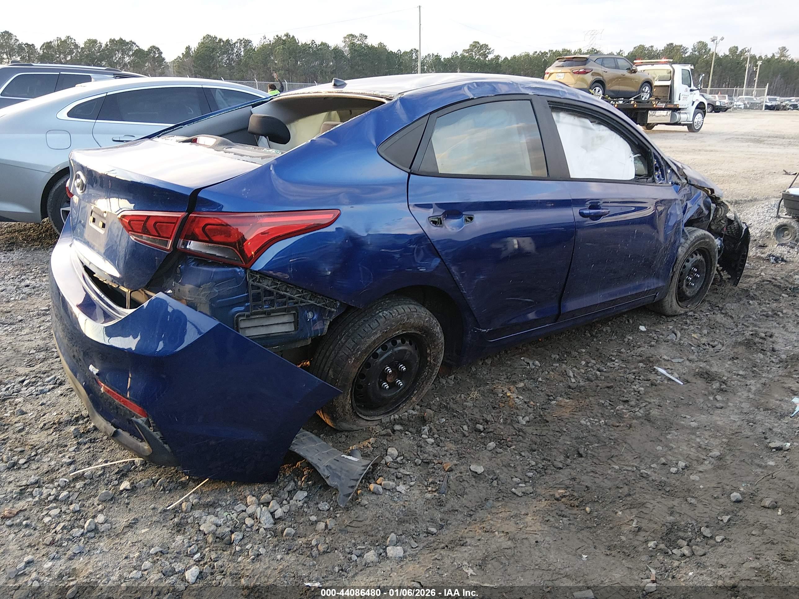 HYUNDAI ACCENT image 4