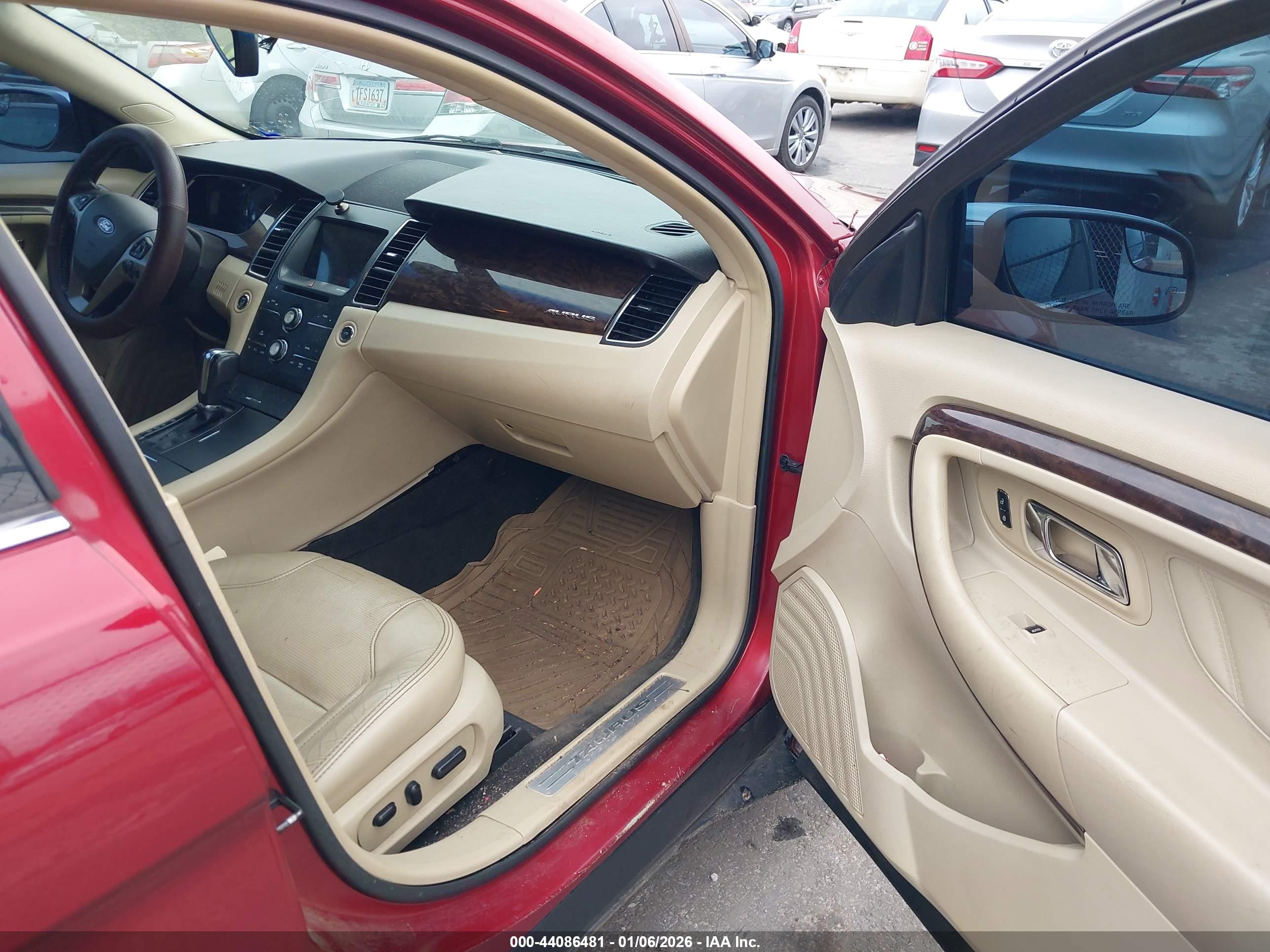 FORD TAURUS image 5