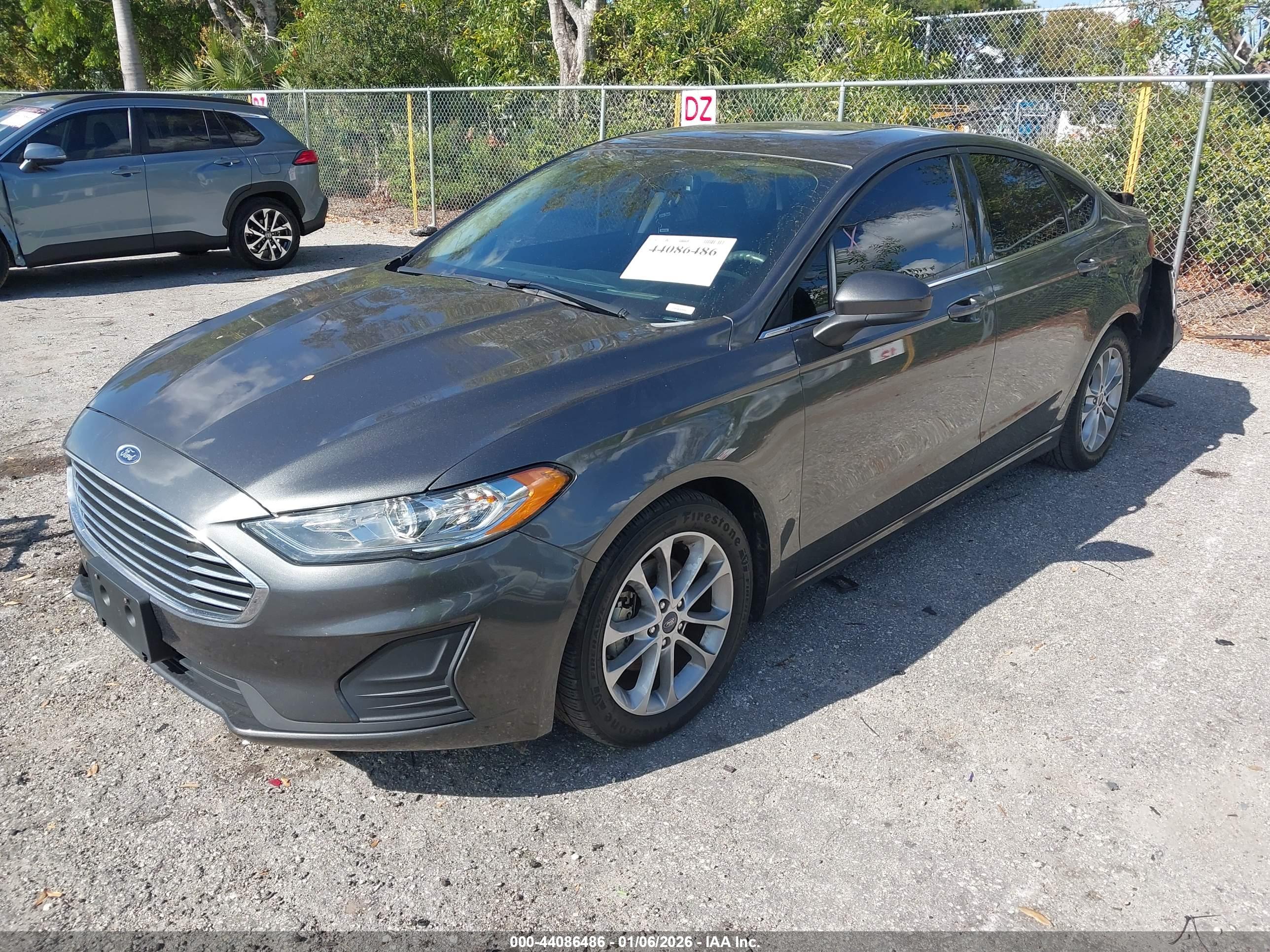 FORD FUSION image 2
