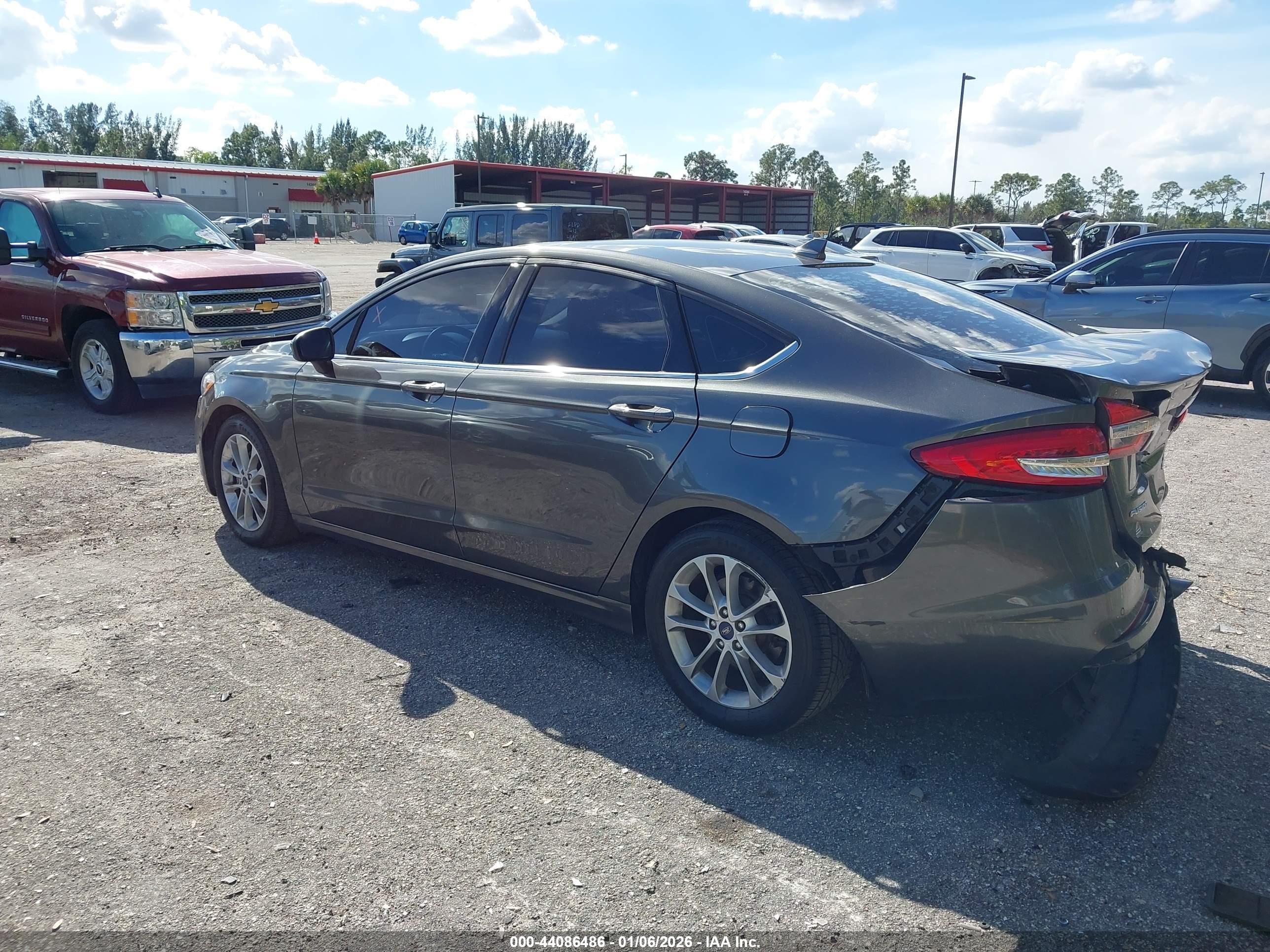 FORD FUSION image 3