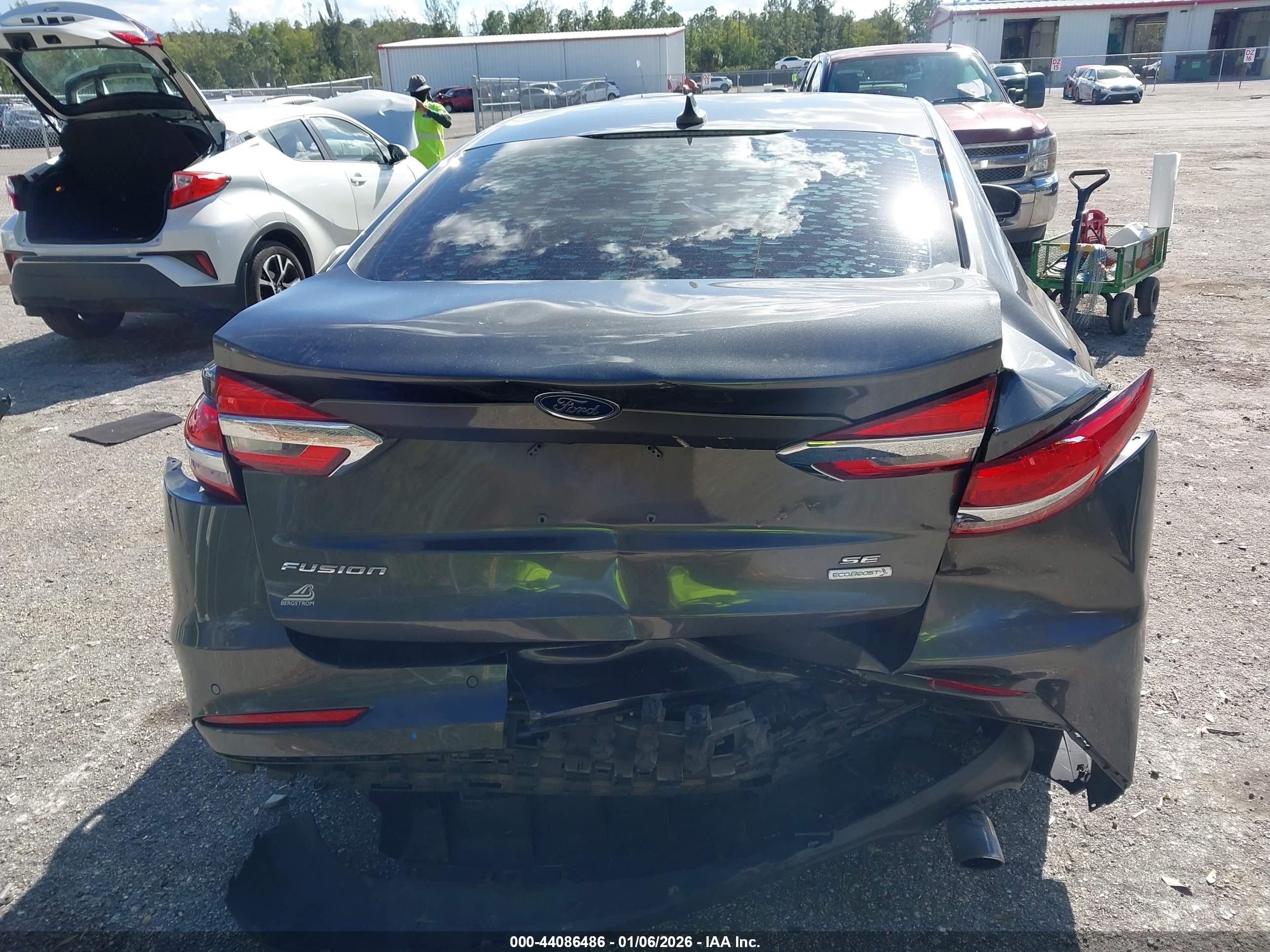 FORD FUSION image 6