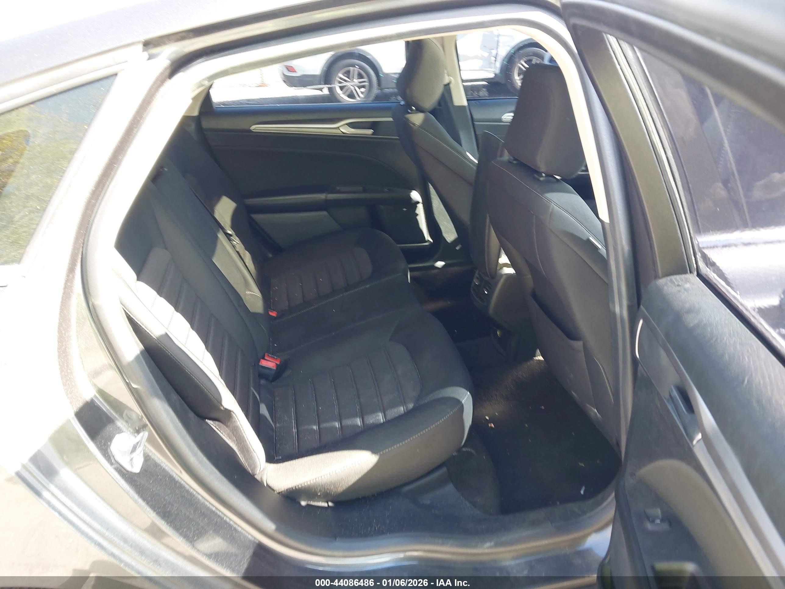 FORD FUSION image 8