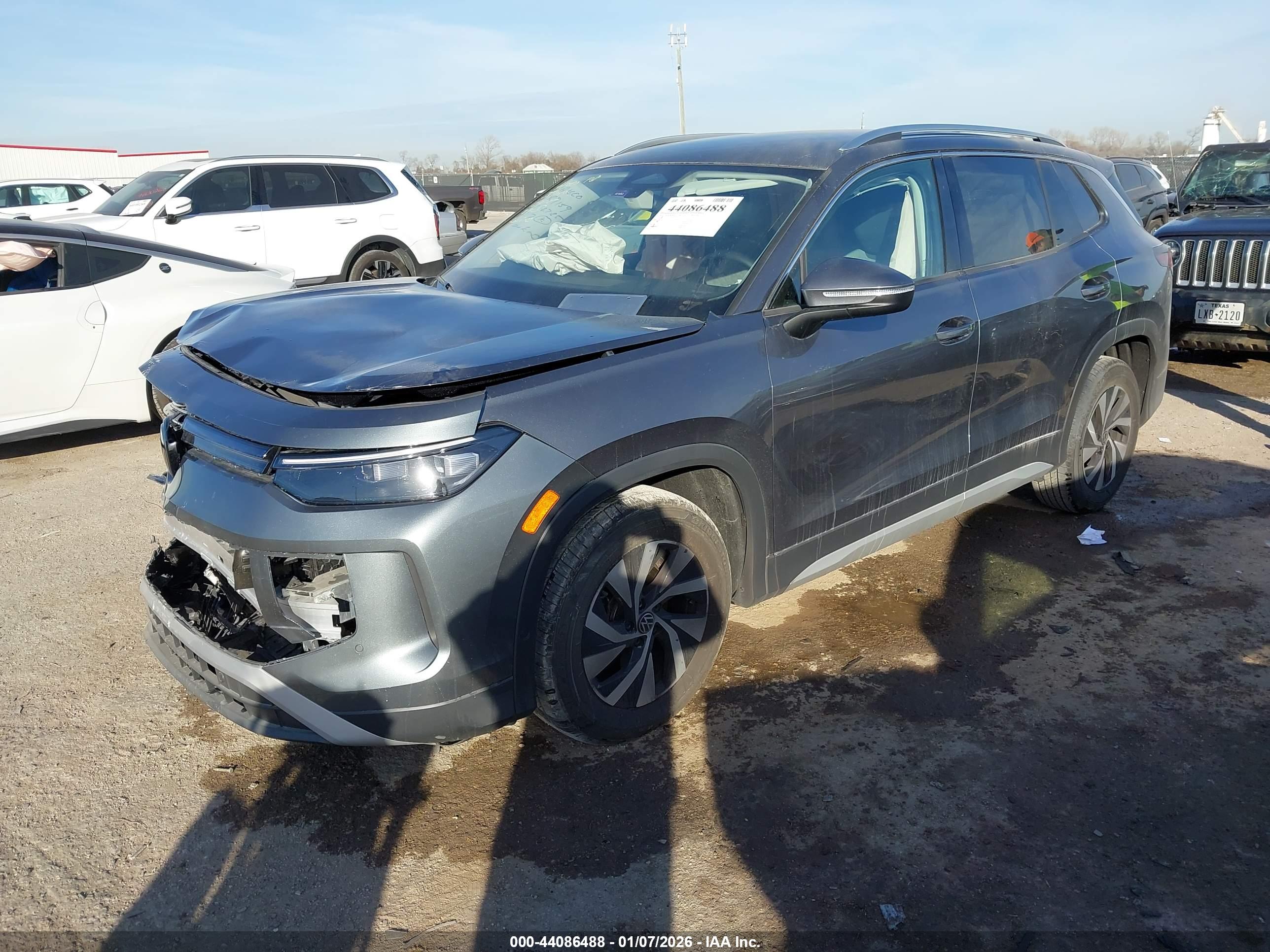 VOLKSWAGEN TIGUAN image 2
