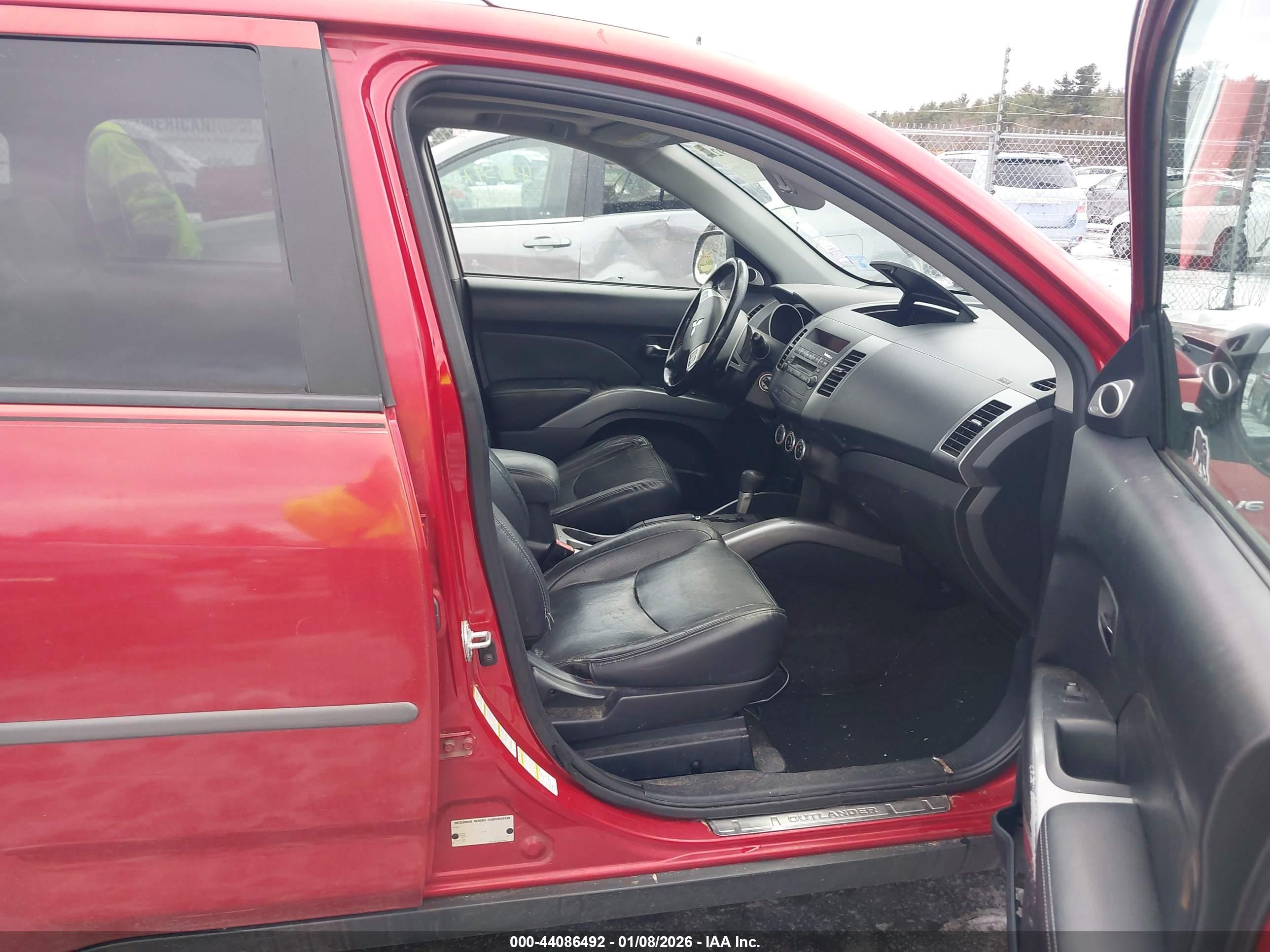 MITSUBISHI OUTLANDER image 5