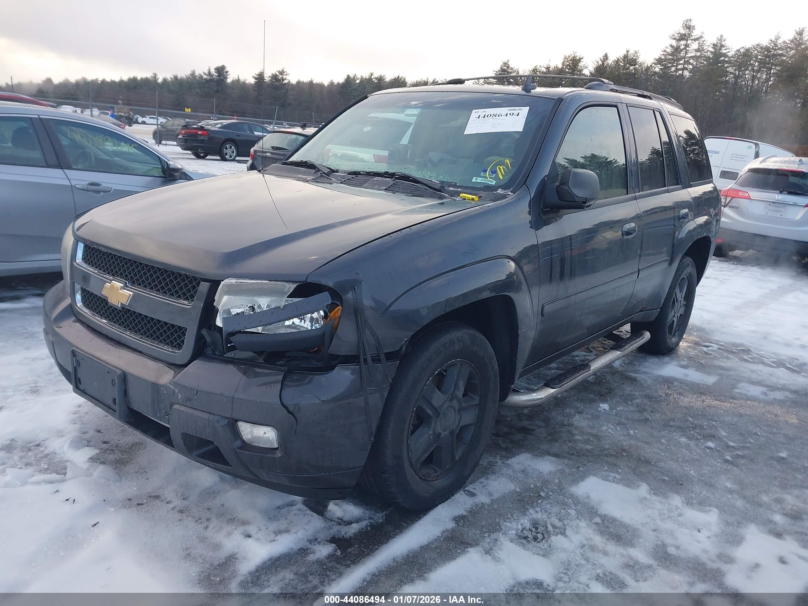 CHEVROLET TRAILBLAZER image 2