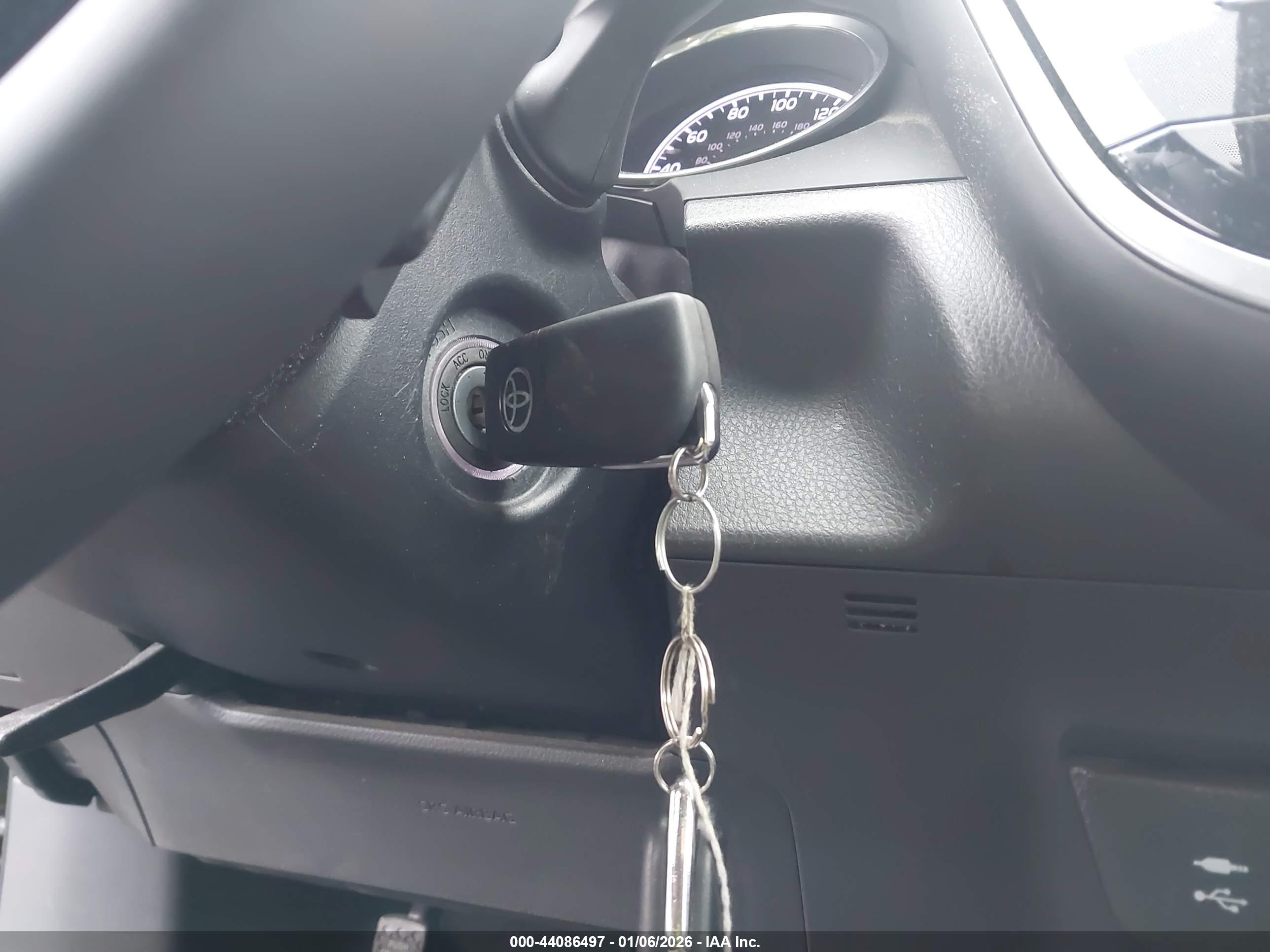 TOYOTA CAMRY image 11