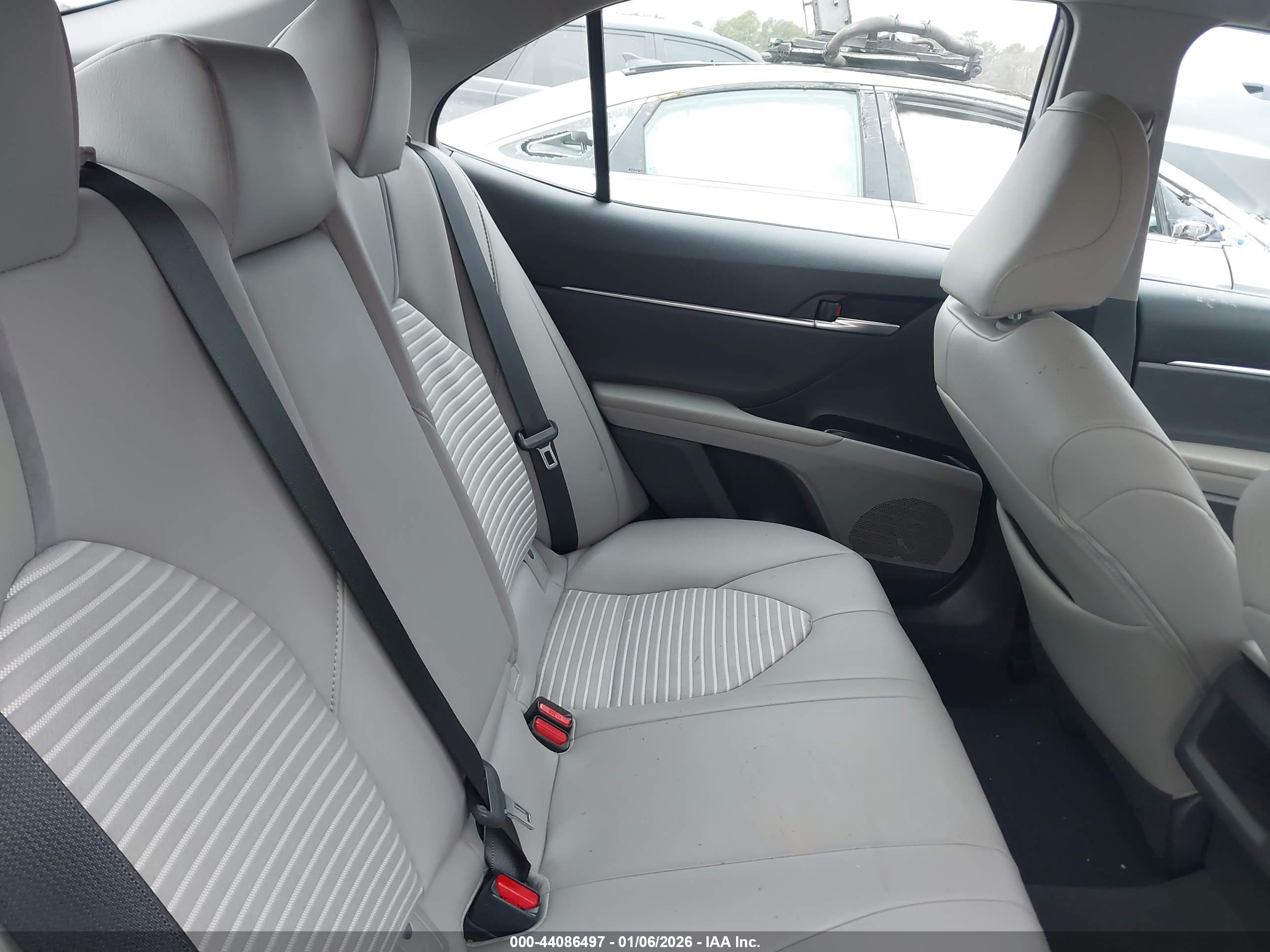TOYOTA CAMRY image 8