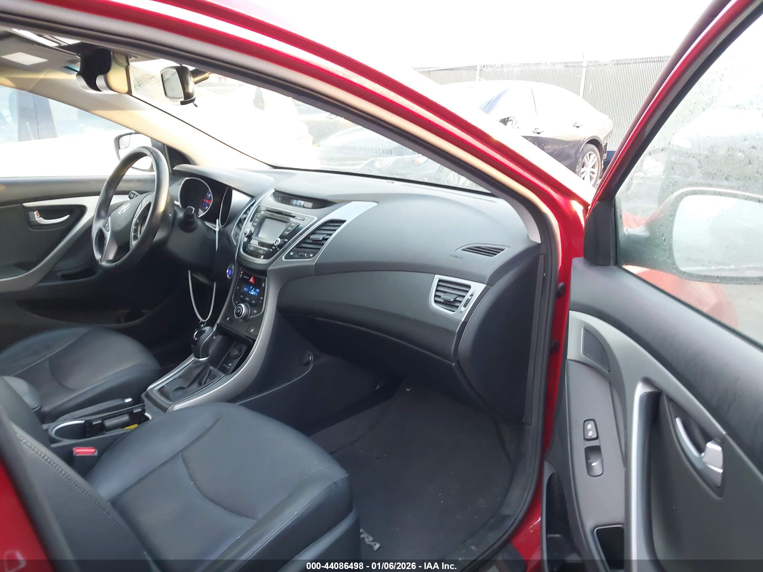 HYUNDAI ELANTRA image 5