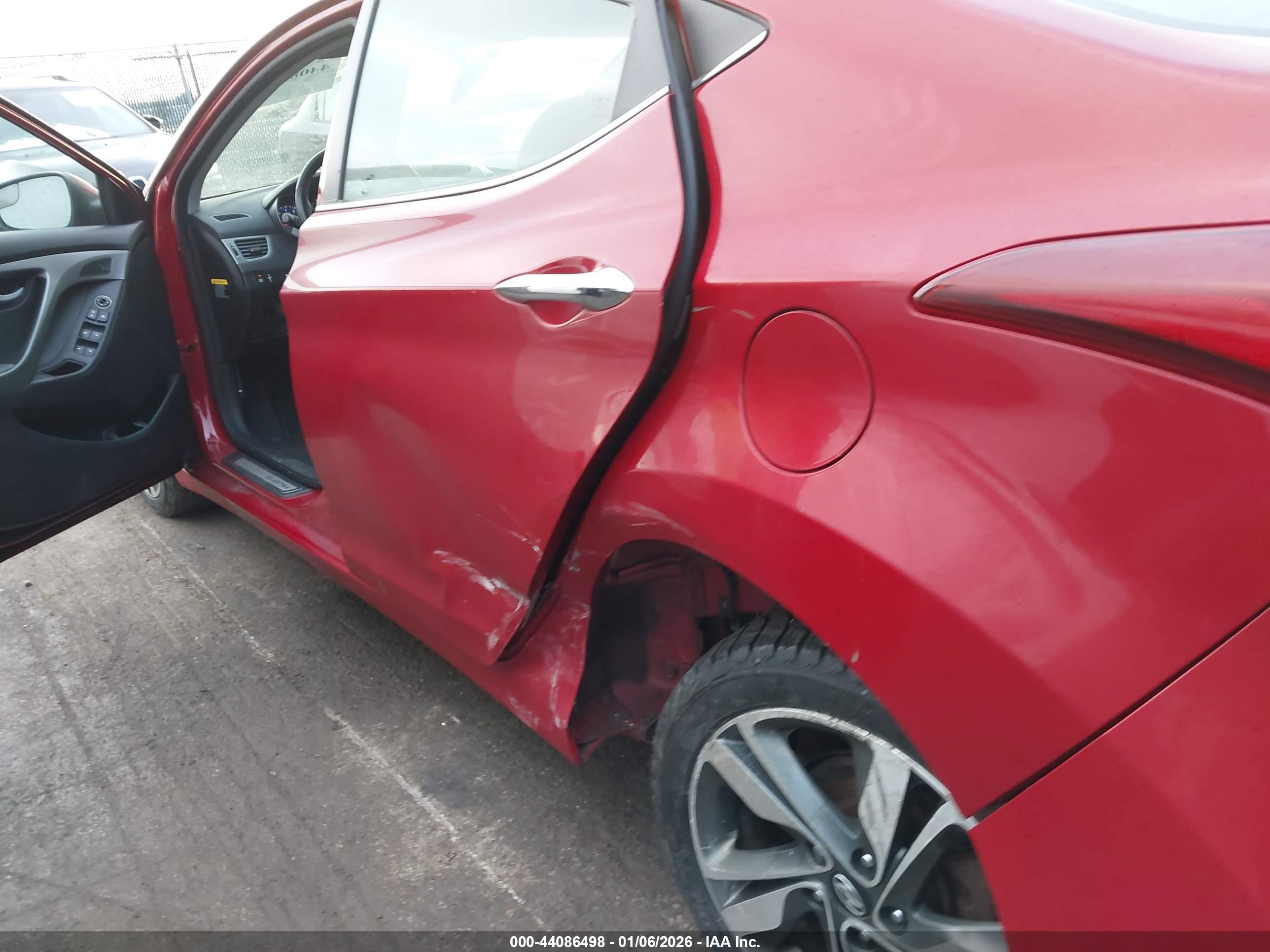 HYUNDAI ELANTRA image 6
